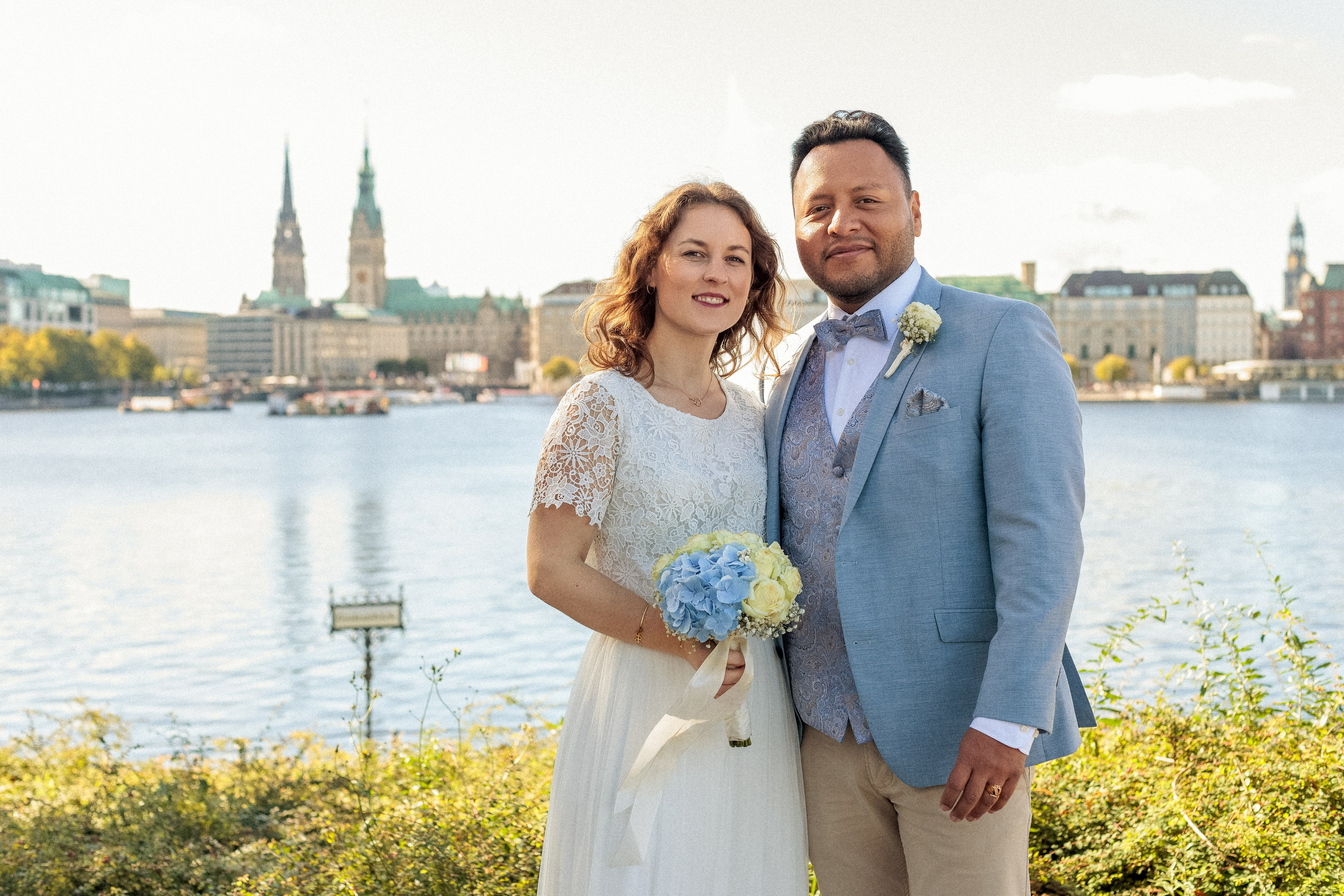 Traumhochzeit im Bobby Reich | Moderne Liebe am Hamburger Alsterufer. Hochzeitsfotograf und Hochzeitsvideograf aus Hamburg | Roka21Film