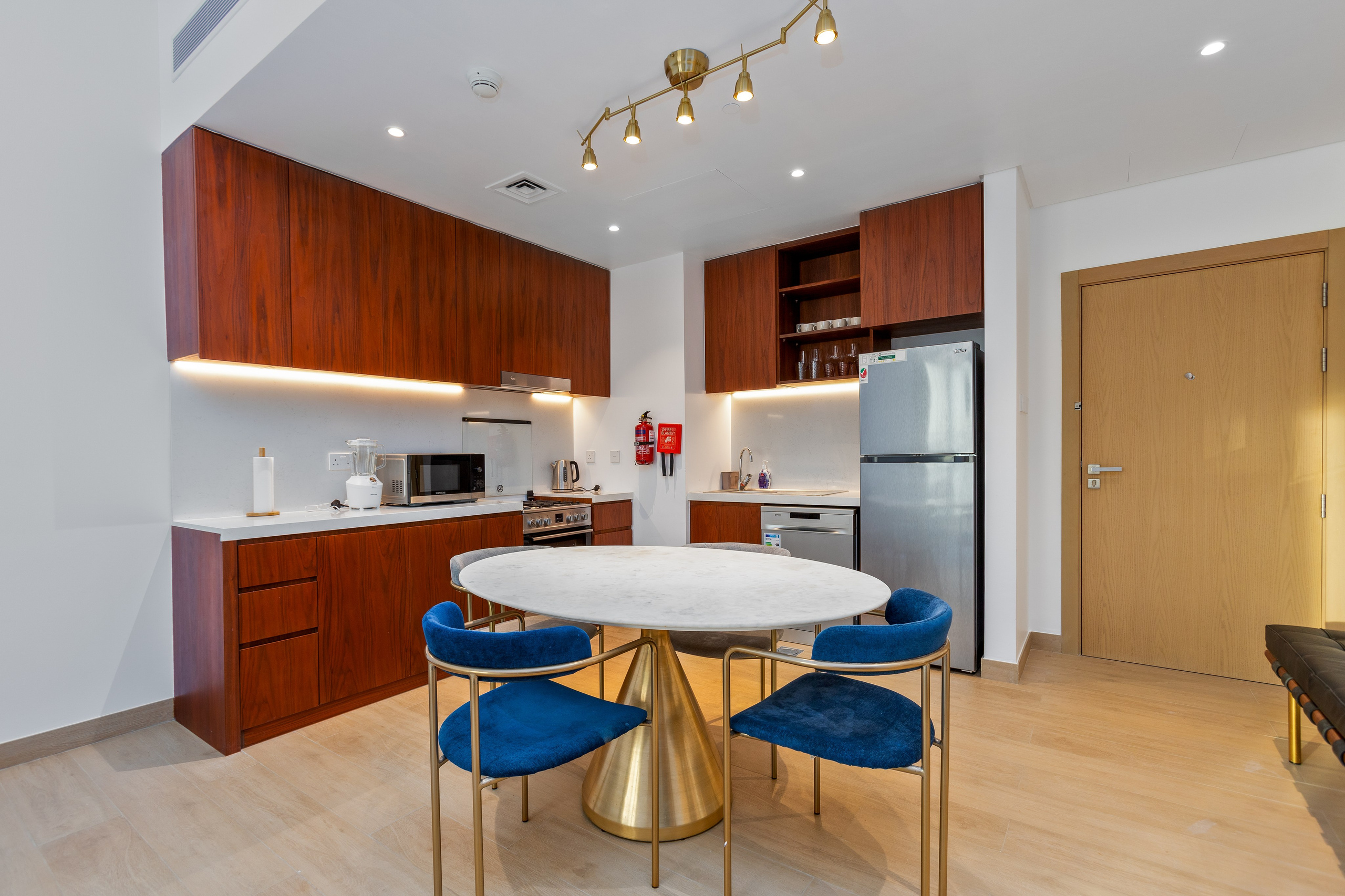 Le Pont 1 — 1BR. Samy Mar Boy │Portrait, Automotive and Real Estate Photographer