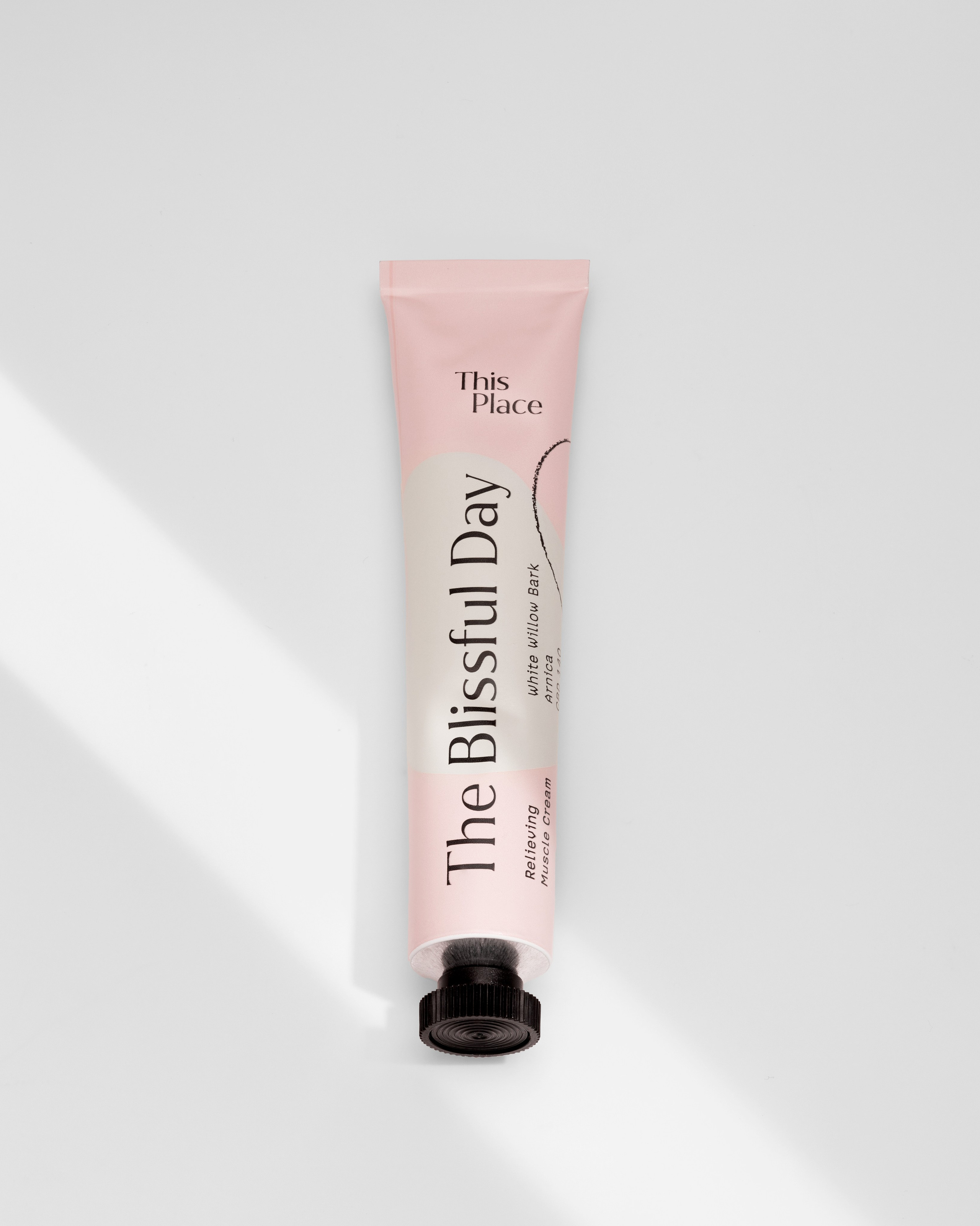 Gesichtscreme mit kreativem Licht fotografiert, Werbefotografie für Print и Website