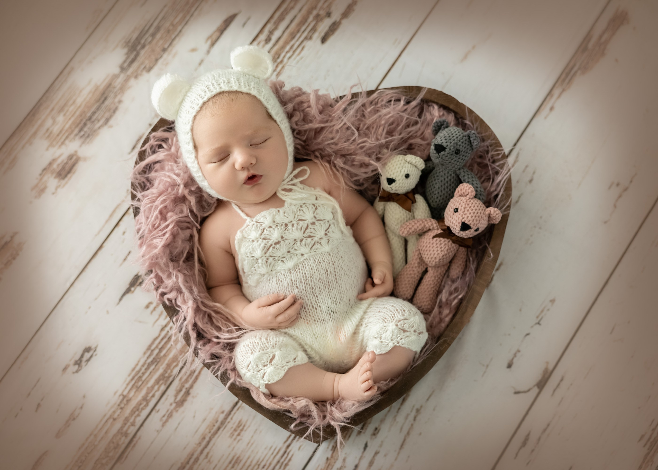 Newborn photos. Newborn photographer in Tampa Bay Area, FL