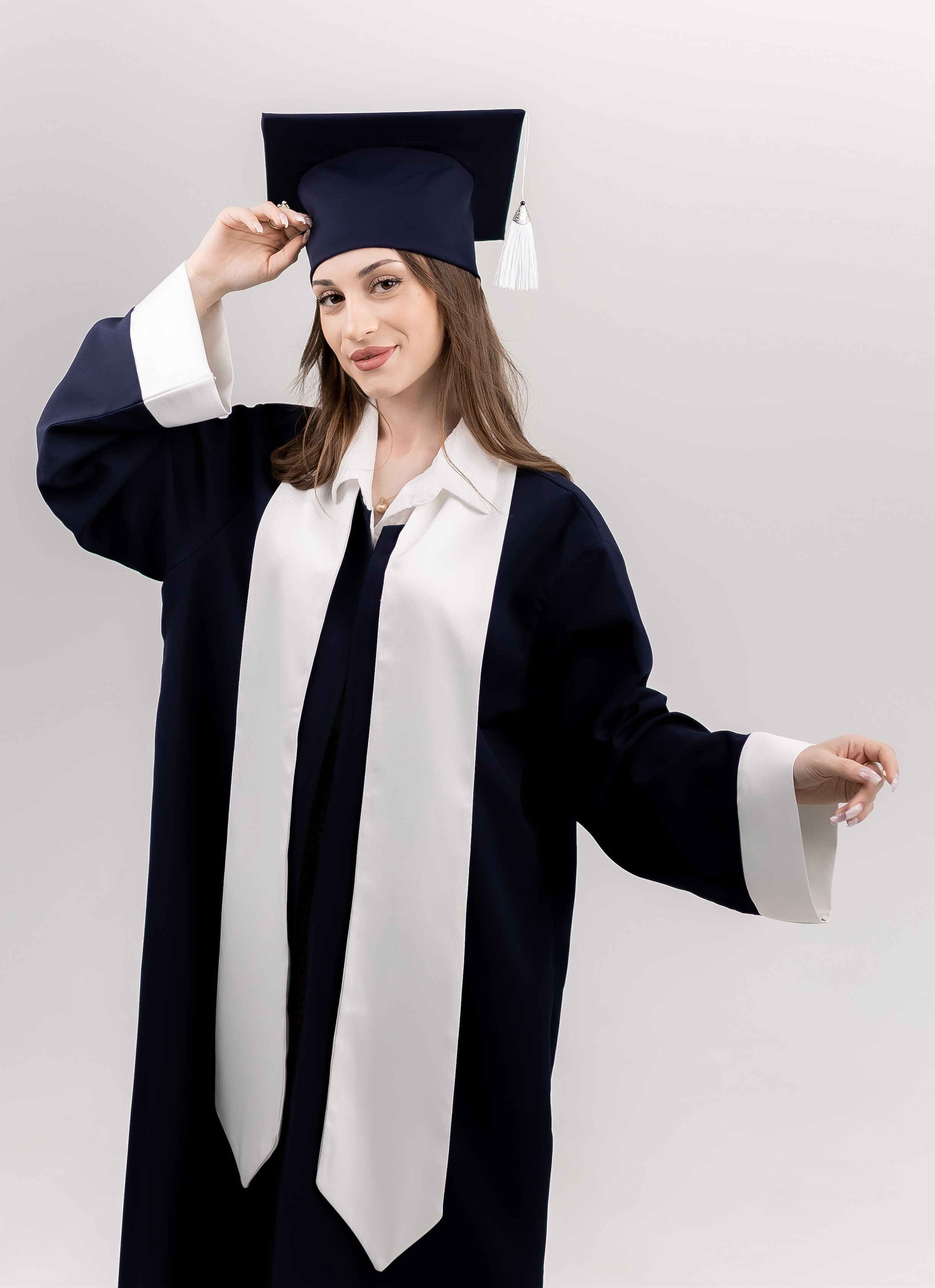 Göy Tək Xətt. Məzun geyimləri və akssesuarları