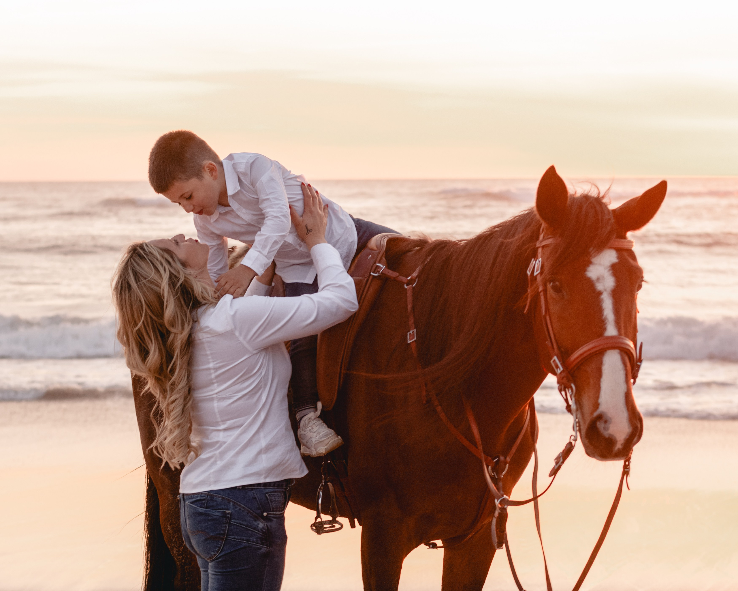 MOTHER’S DAY. Anastasiia Antoniuk portrait, family and couple photographer, Portugal