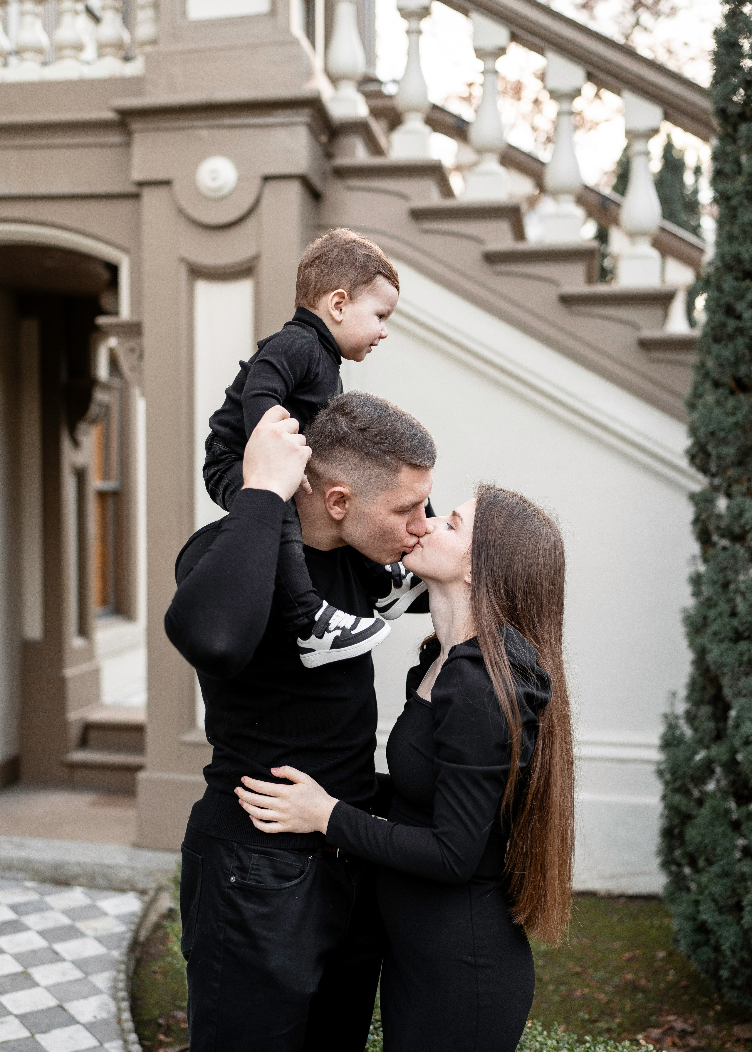 Artem, Nadia & Elisha. Family photographer in Sacramento | Sofia Pavenko