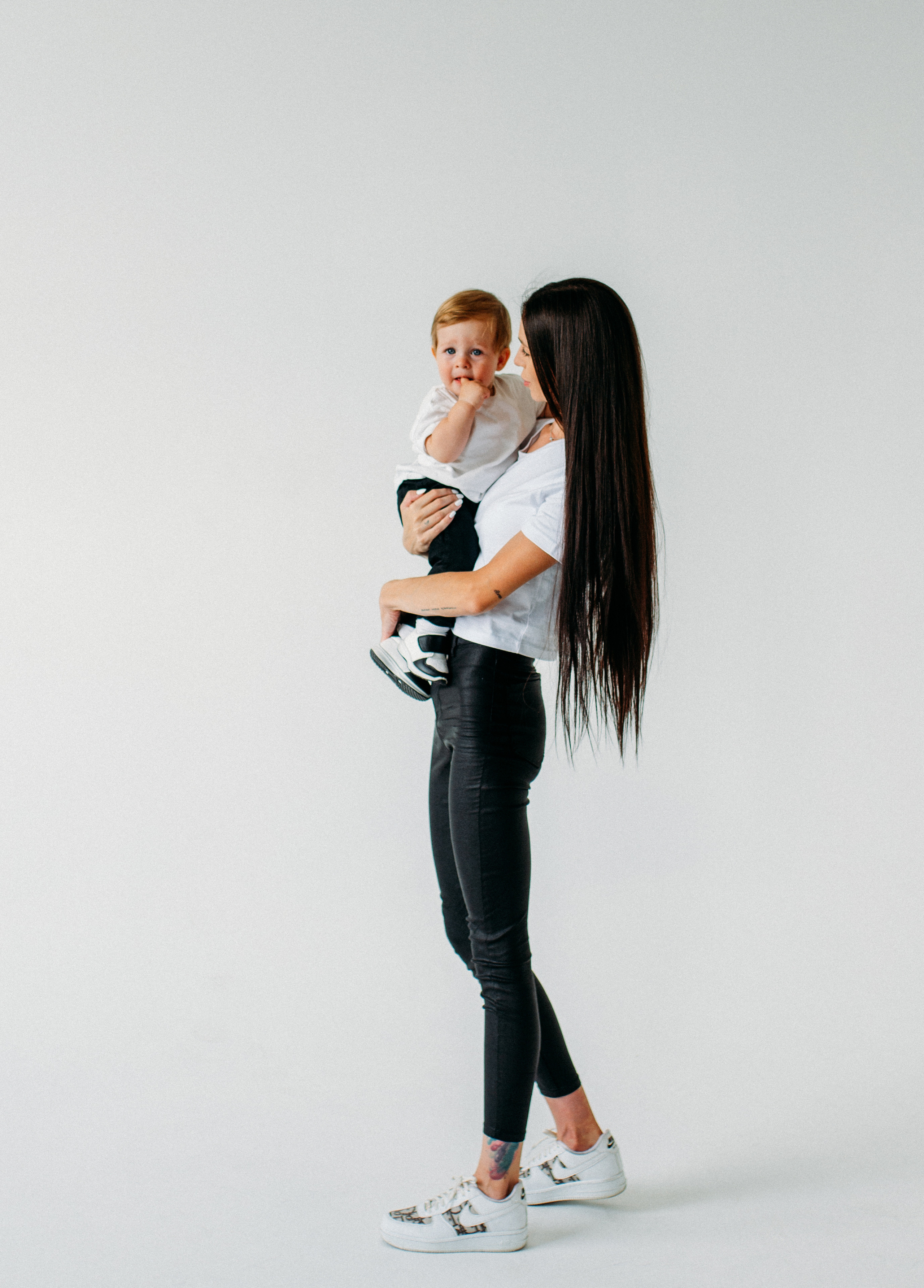 Monika & Leo. Krása tehotenstva v objektíve — Maria Milosovic, tehotenská fotografka