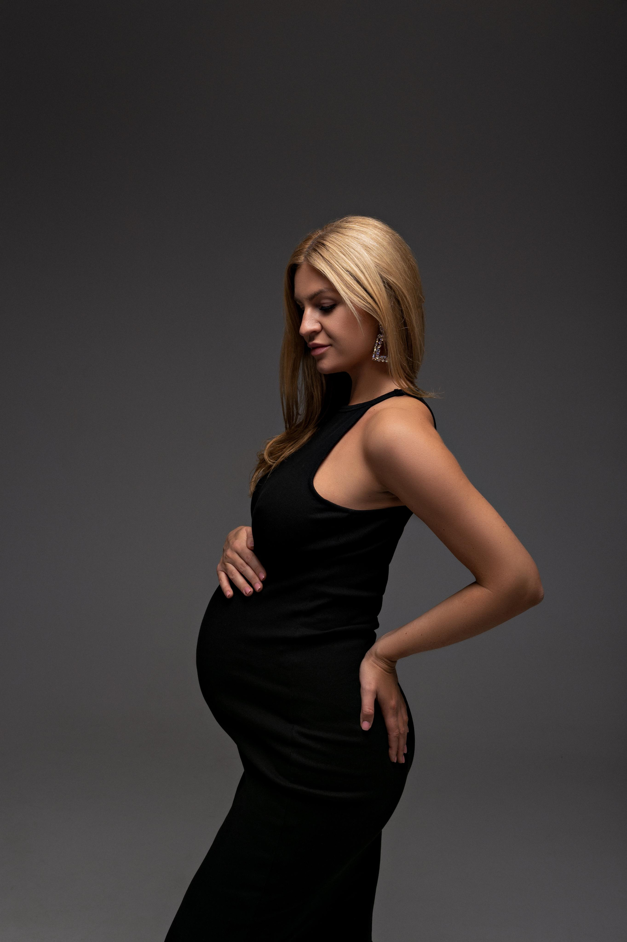Jana. Krása tehotenstva v objektíve — Maria Milosovic, tehotenská fotografka