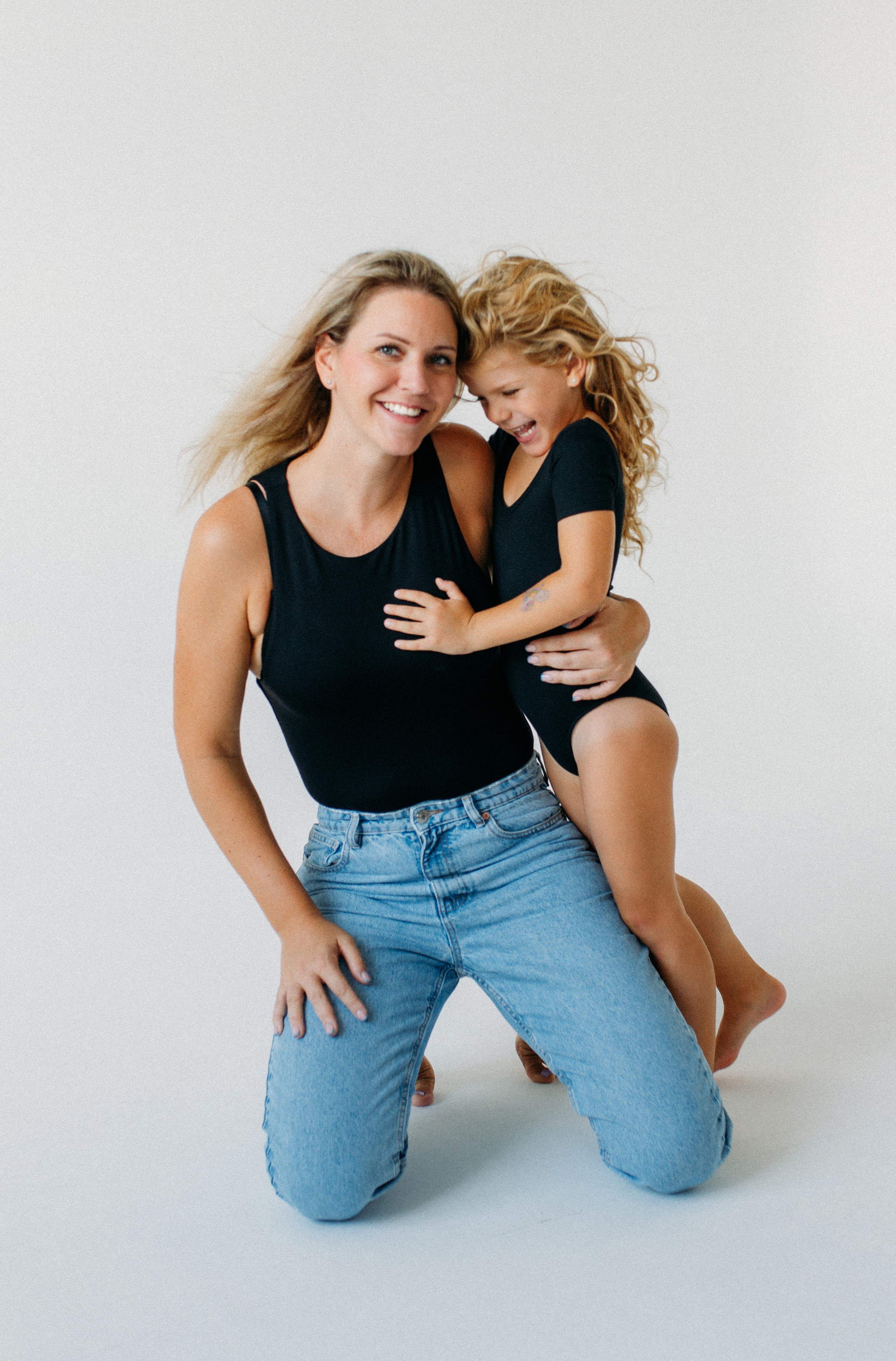 Mama & Dcera. Krása tehotenstva v objektíve — Maria Milosovic, tehotenská fotografka