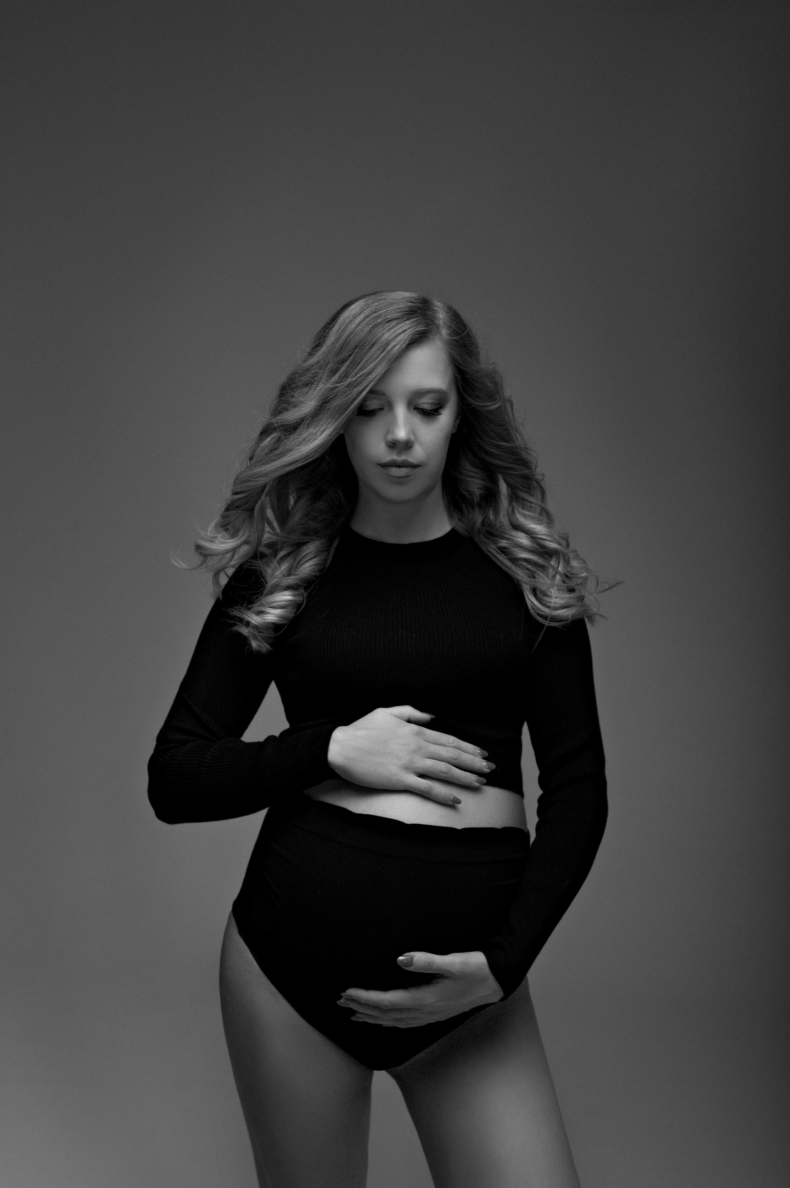 Monika. Krása tehotenstva v objektíve — Maria Milosovic, tehotenská fotografka