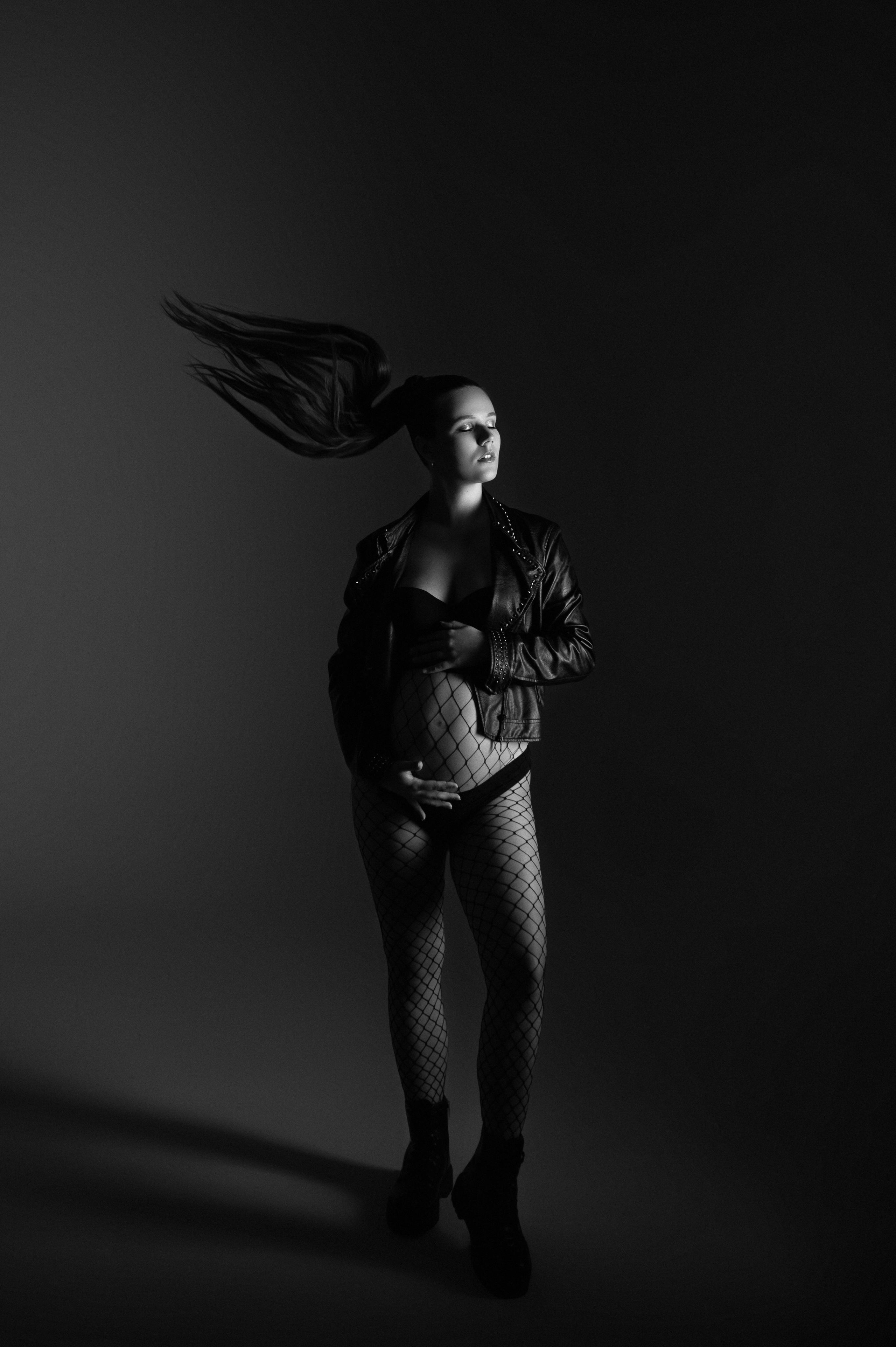 Laura. Krása tehotenstva v objektíve — Maria Milosovic, tehotenská fotografka