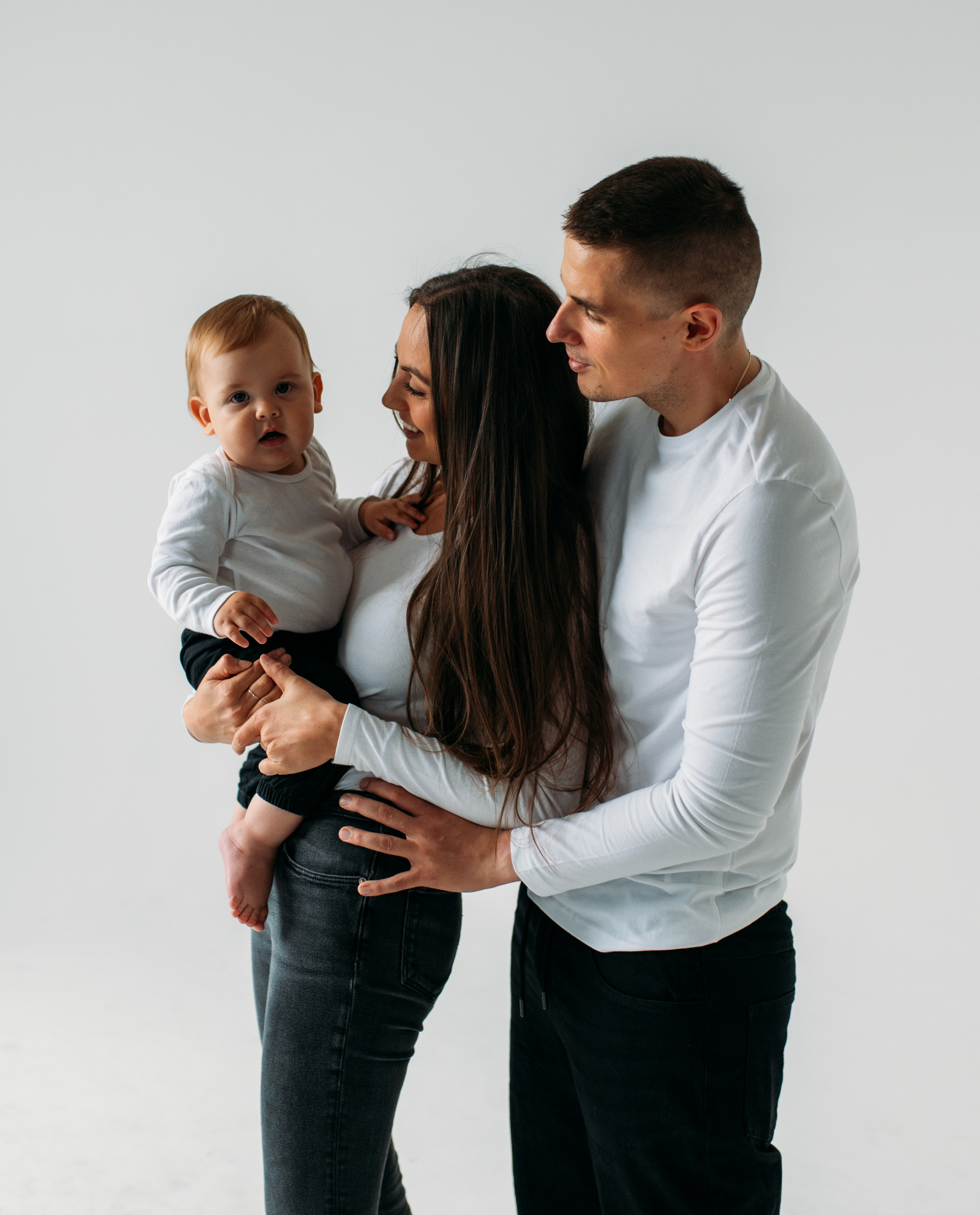 Adrian & Dušana & Sebastian. Krása tehotenstva v objektíve — Maria Milosovic, tehotenská fotografka