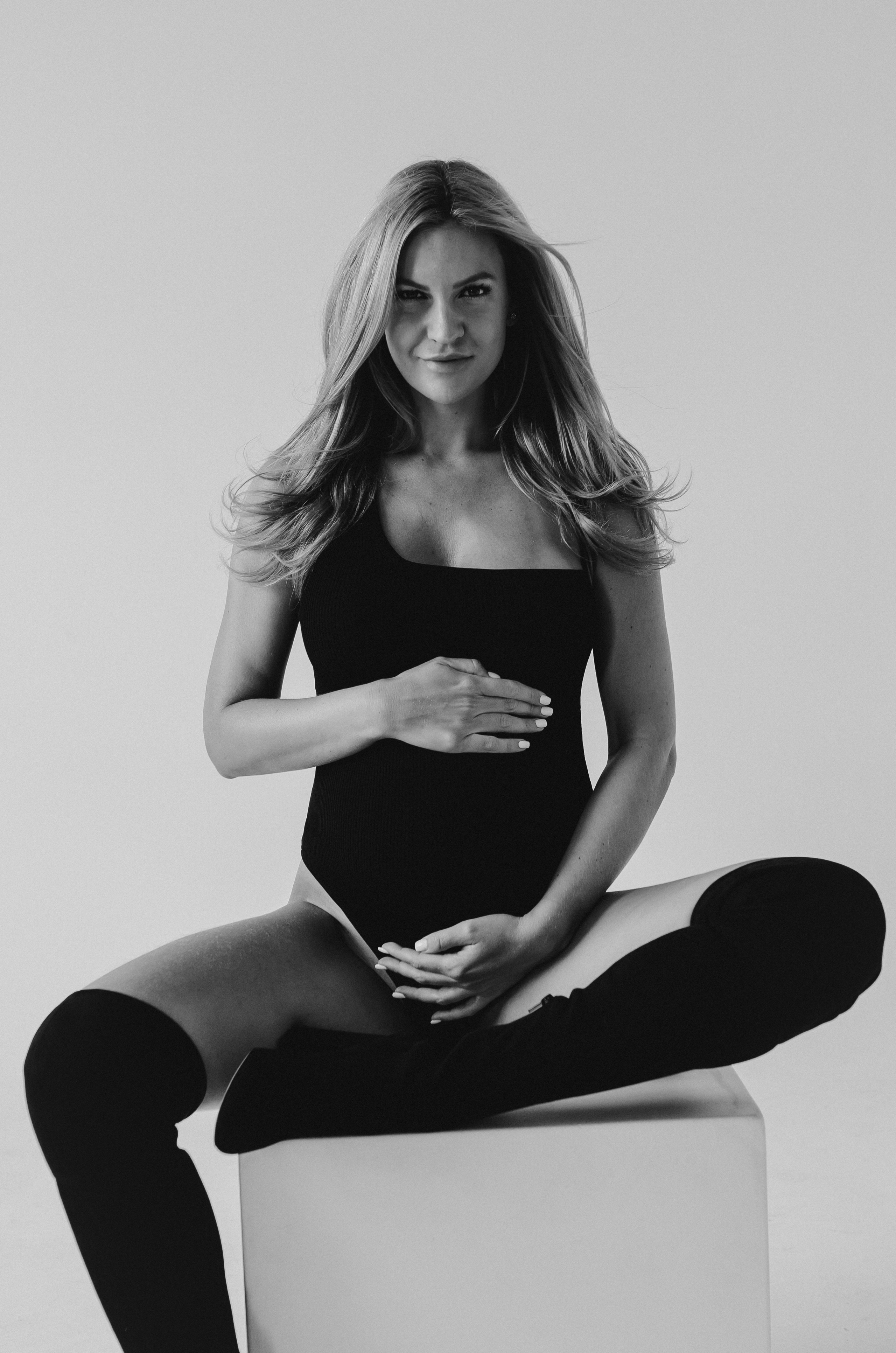 Jana. Krása tehotenstva v objektíve — Maria Milosovic, tehotenská fotografka