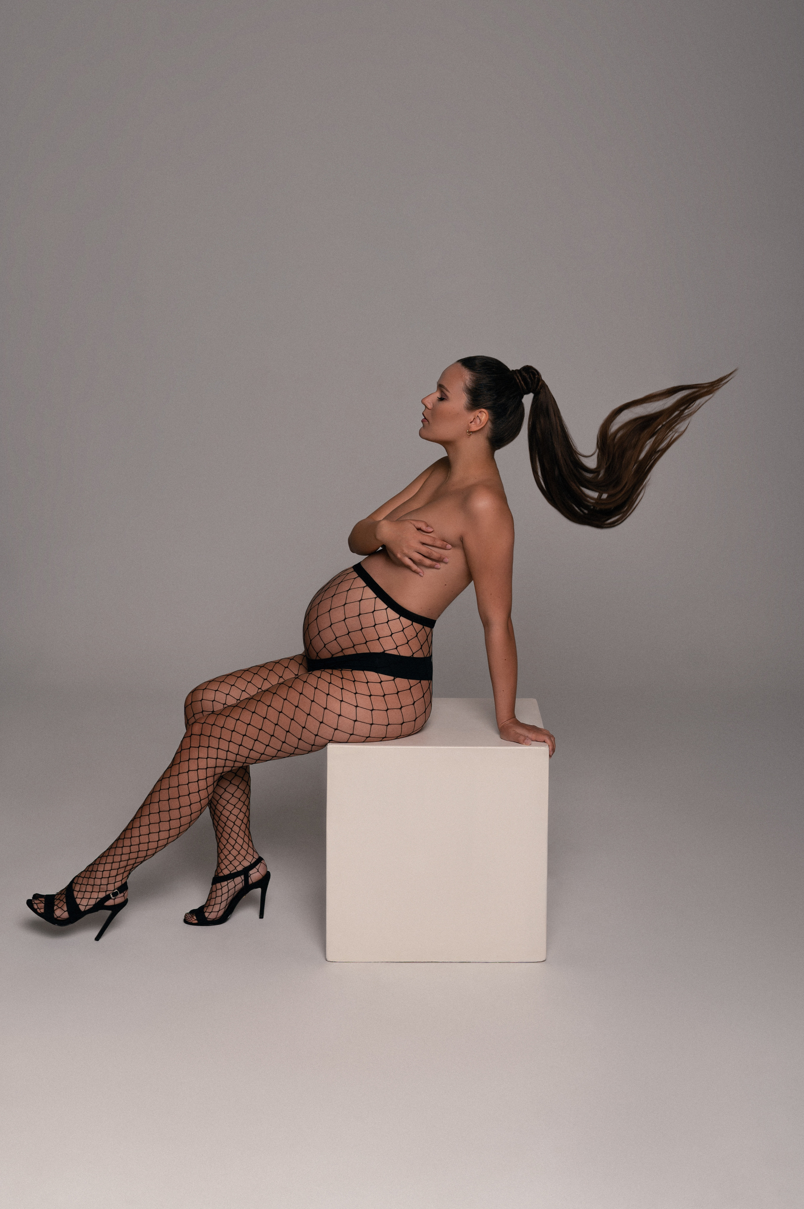 Laura. Krása tehotenstva v objektíve — Maria Milosovic, tehotenská fotografka