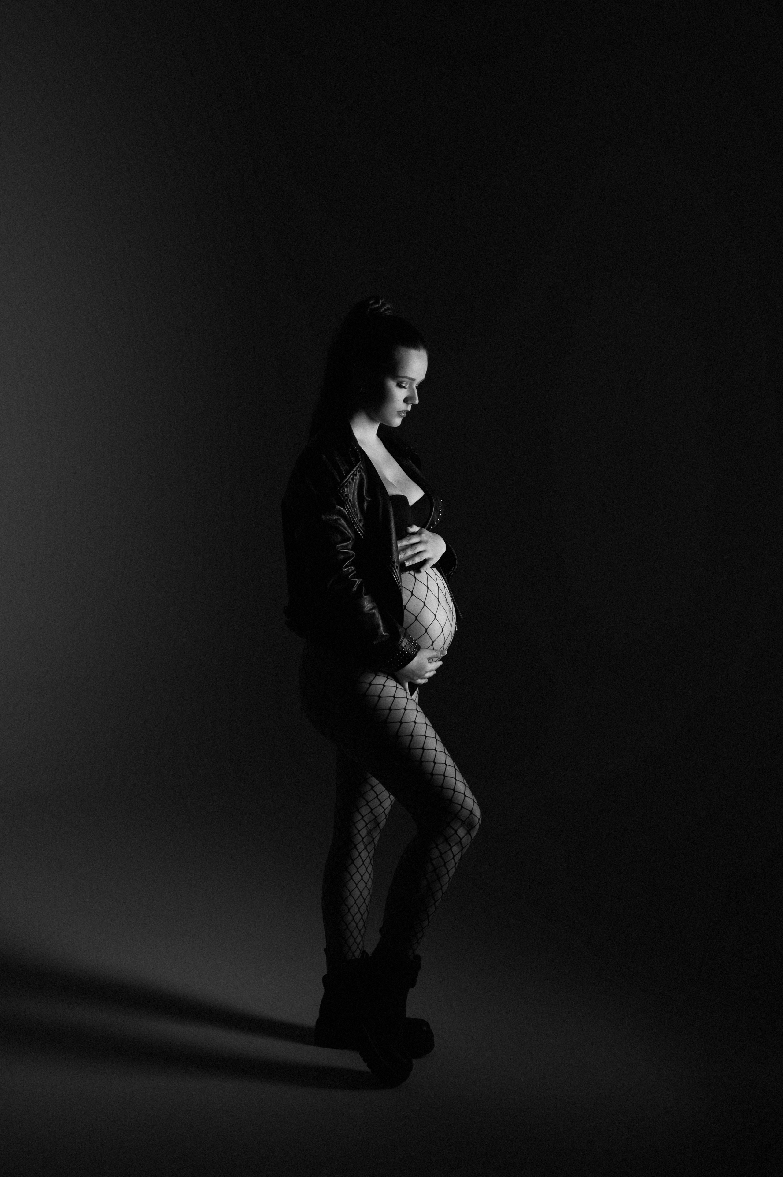 Laura. Krása tehotenstva v objektíve — Maria Milosovic, tehotenská fotografka