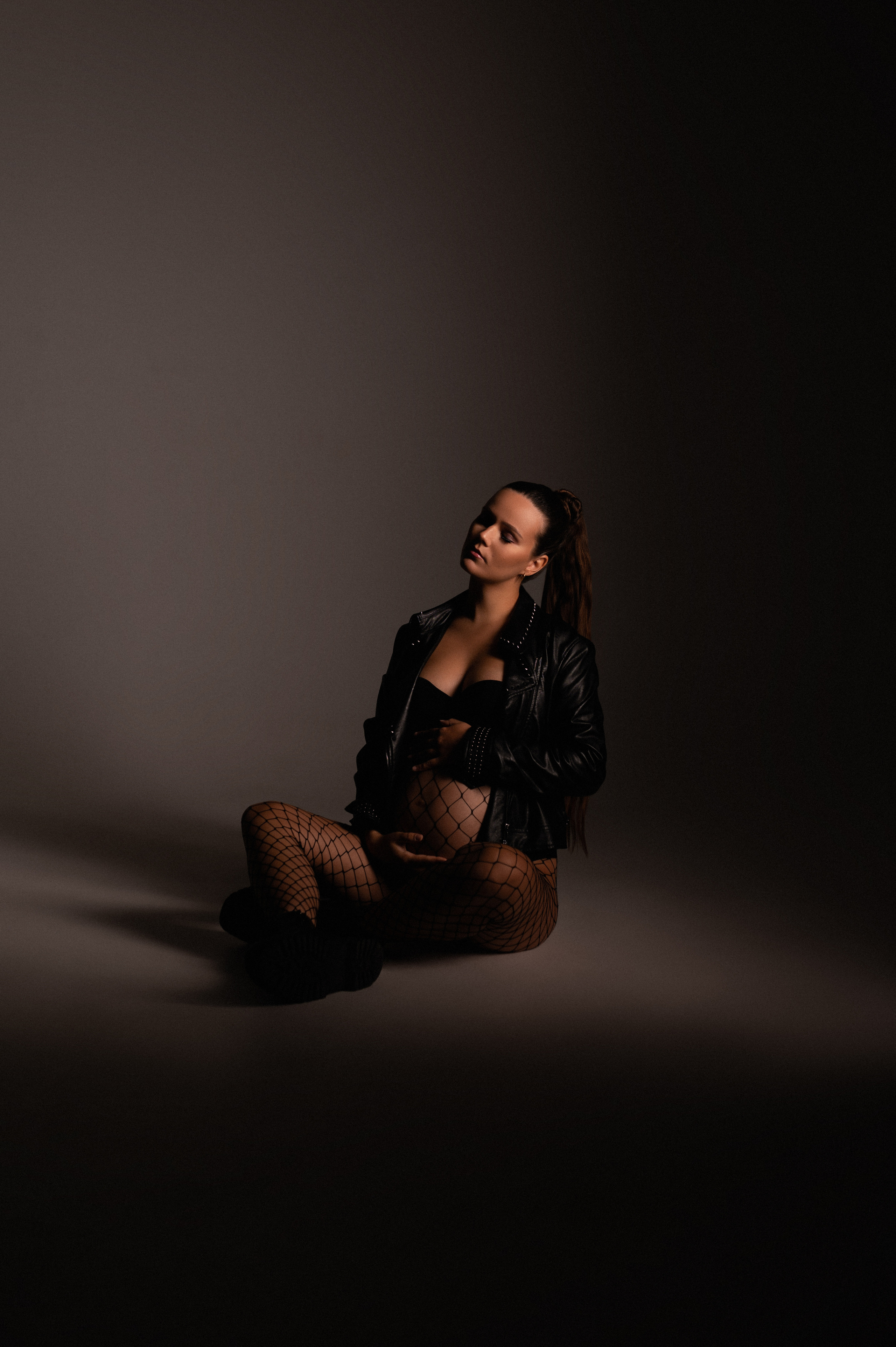 Laura. Krása tehotenstva v objektíve — Maria Milosovic, tehotenská fotografka