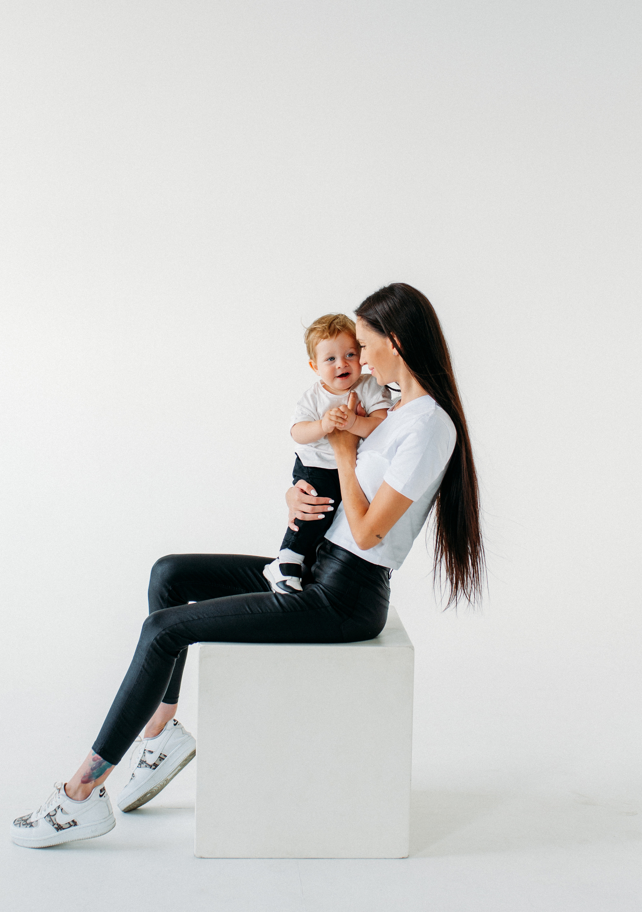 Monika & Leo. Krása tehotenstva v objektíve — Maria Milosovic, tehotenská fotografka