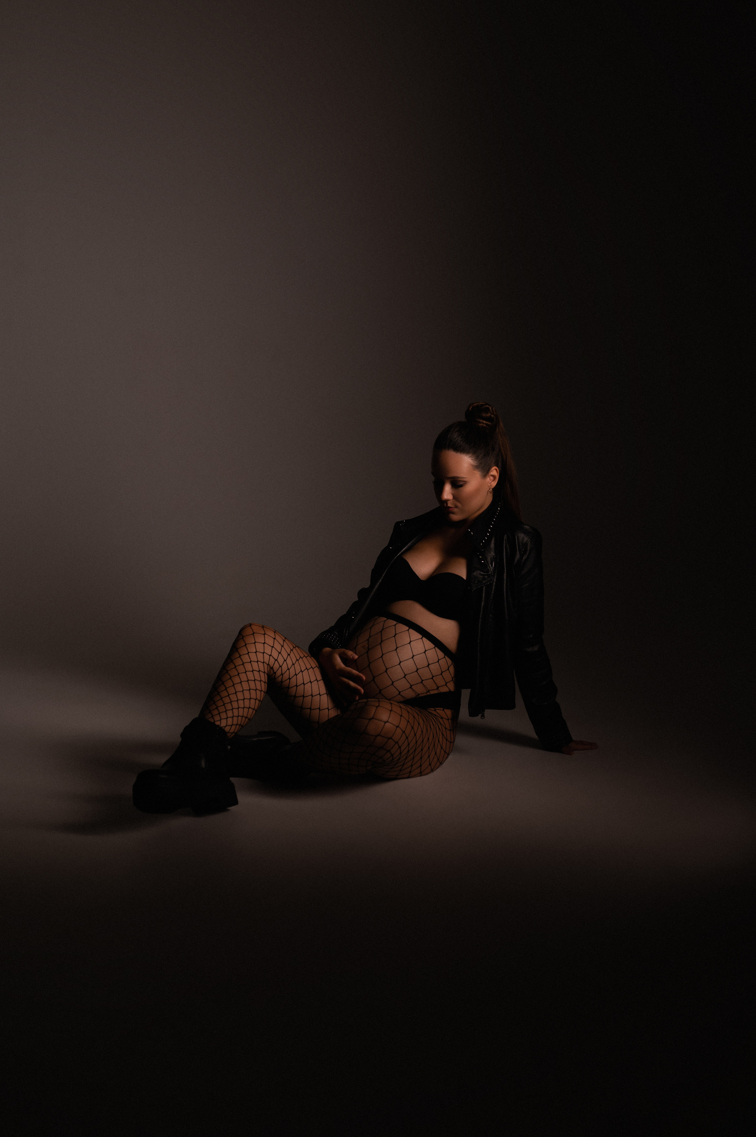 Laura. Krása tehotenstva v objektíve — Maria Milosovic, tehotenská fotografka