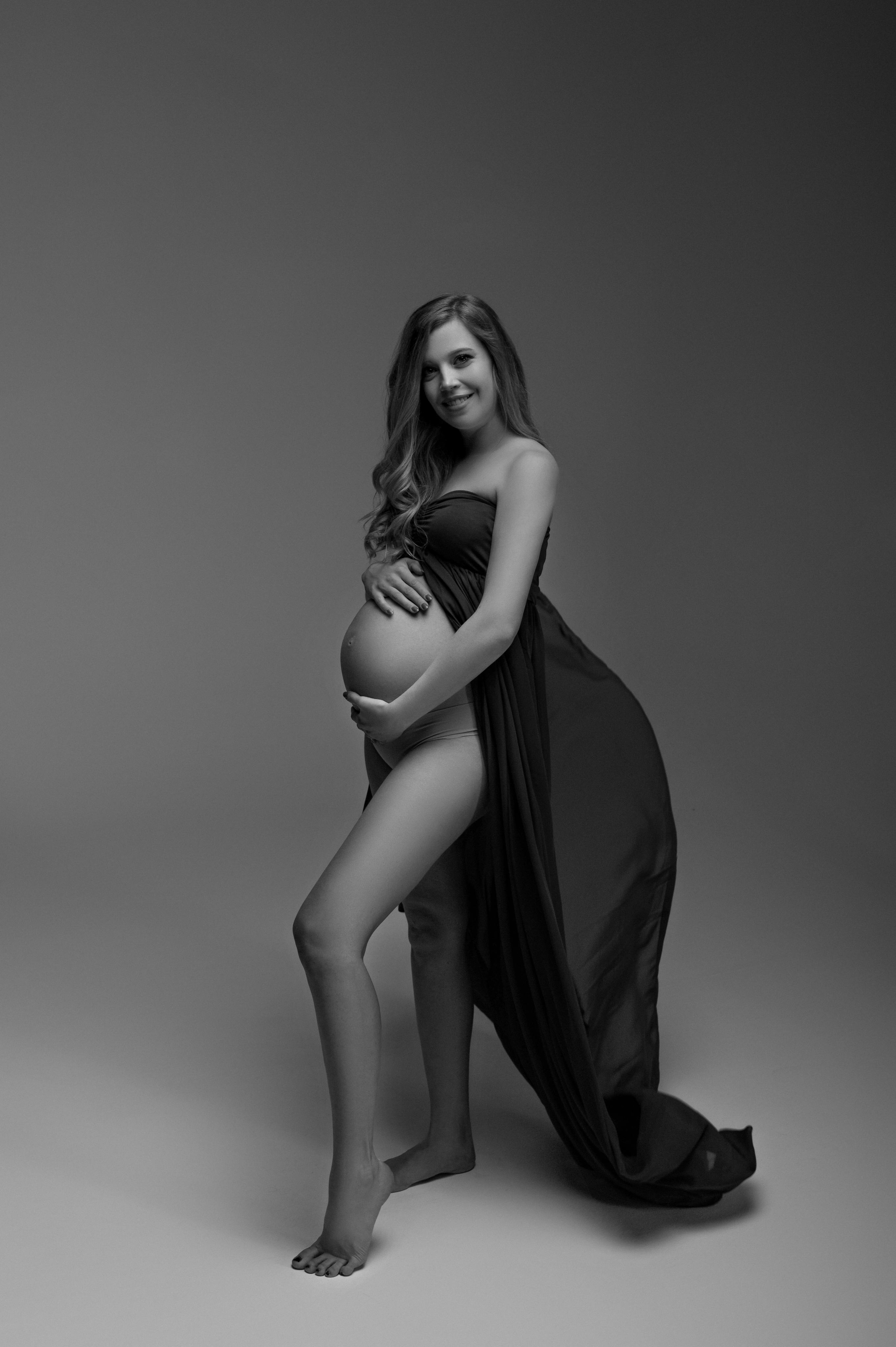 Monika. Krása tehotenstva v objektíve — Maria Milosovic, tehotenská fotografka