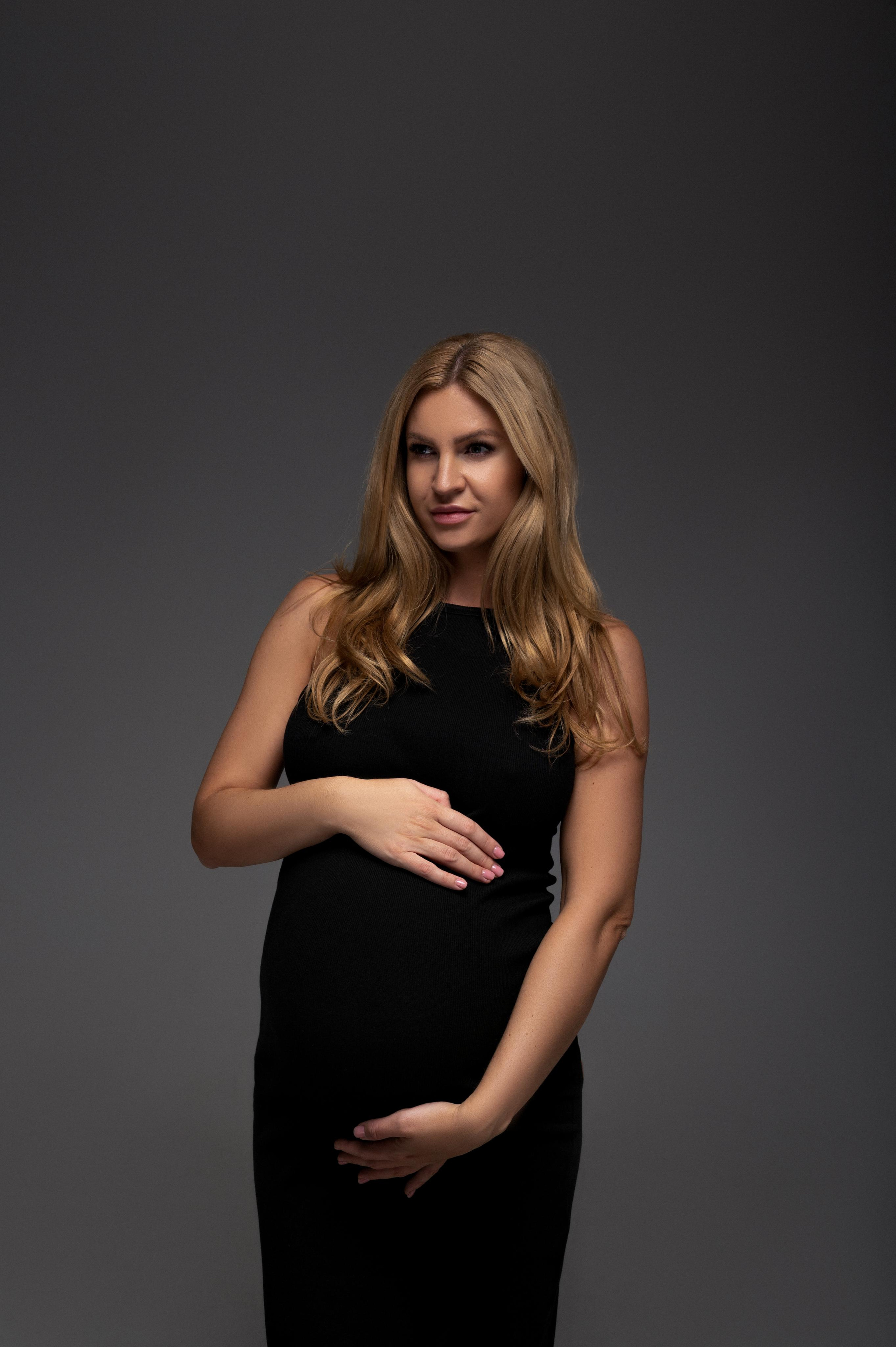 Jana. Krása tehotenstva v objektíve — Maria Milosovic, tehotenská fotografka