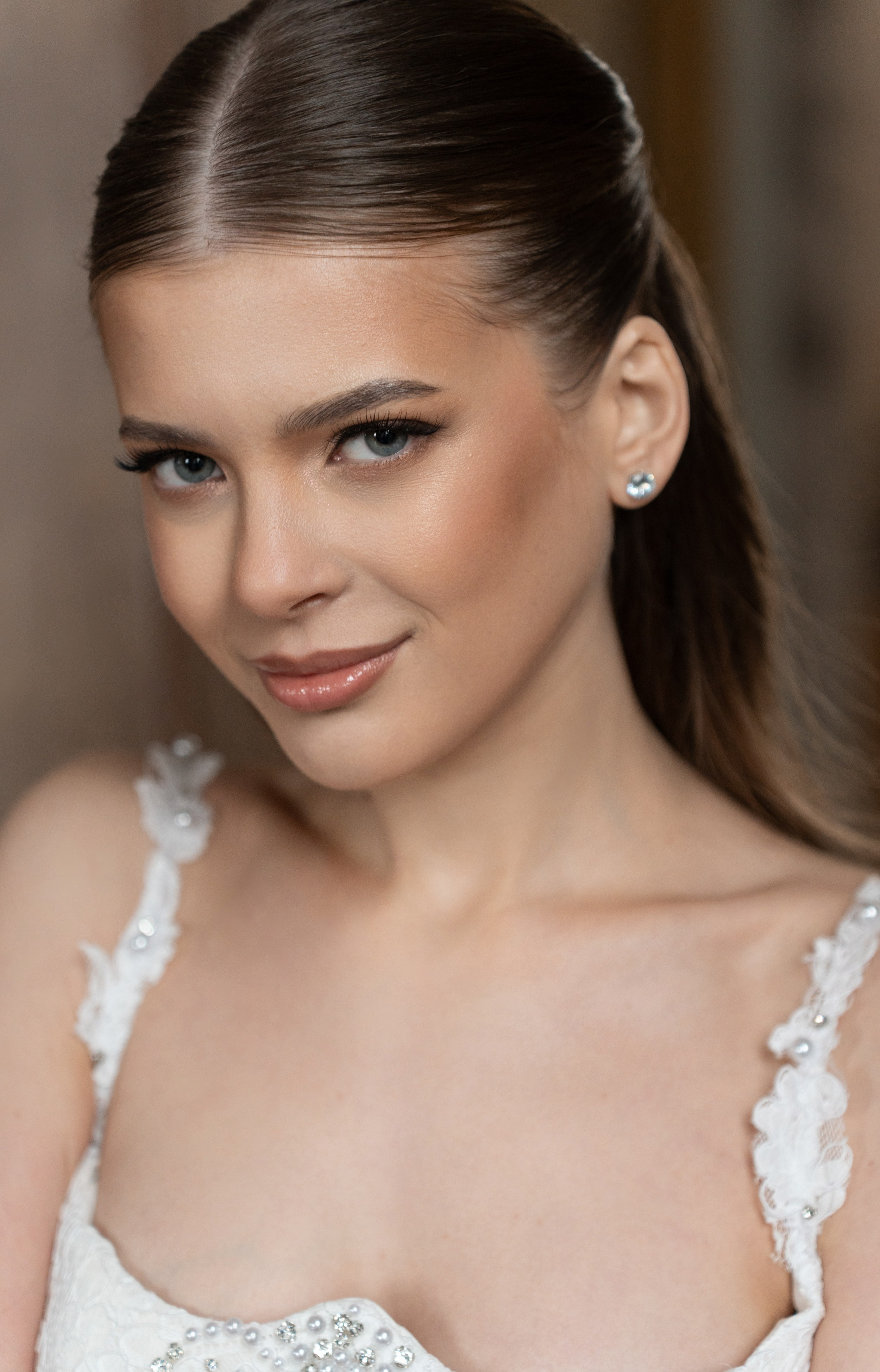 Classic elegant bridal makeup for a wedding in Italy ceremony