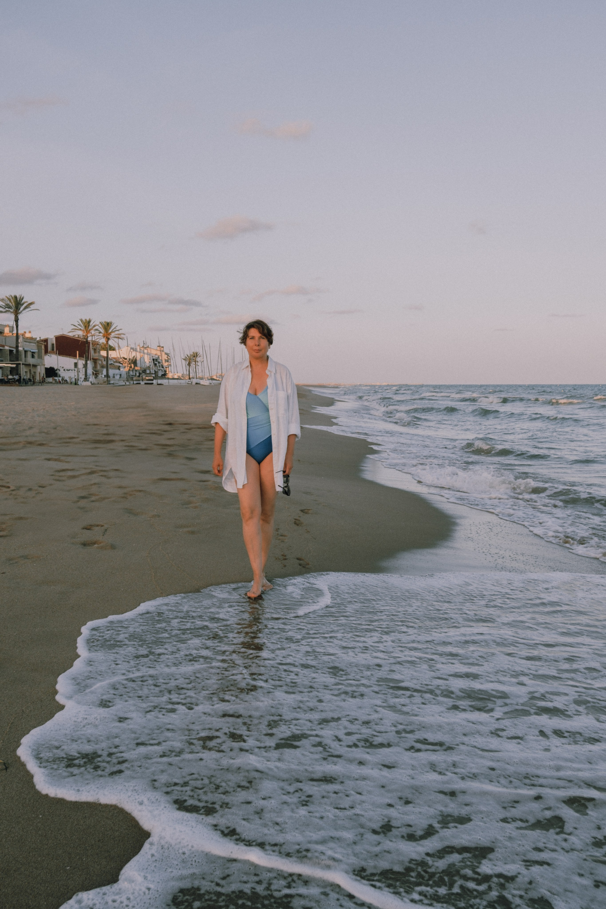 Sesión de amigas en la playa. Fotografía profesional en Calafell - Elena Medvedeva