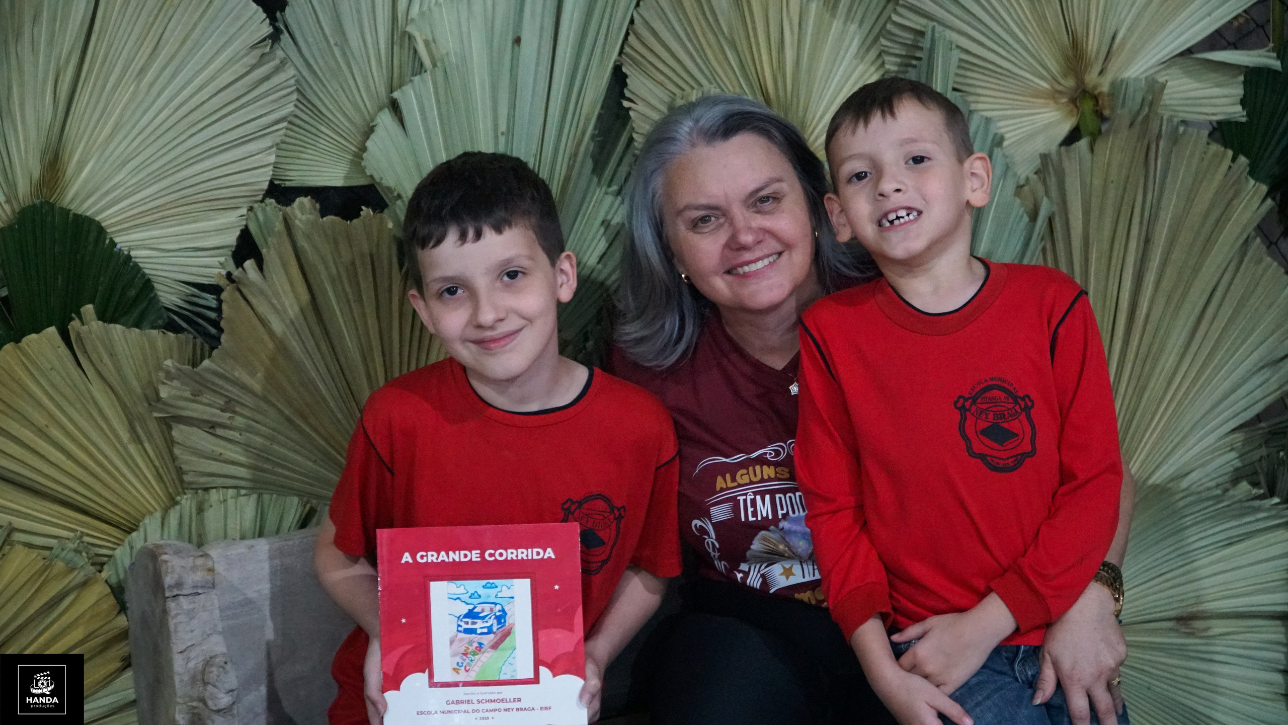 Noite autógrafos colégio Aurélio Buarque de Holanda. Handa Produções