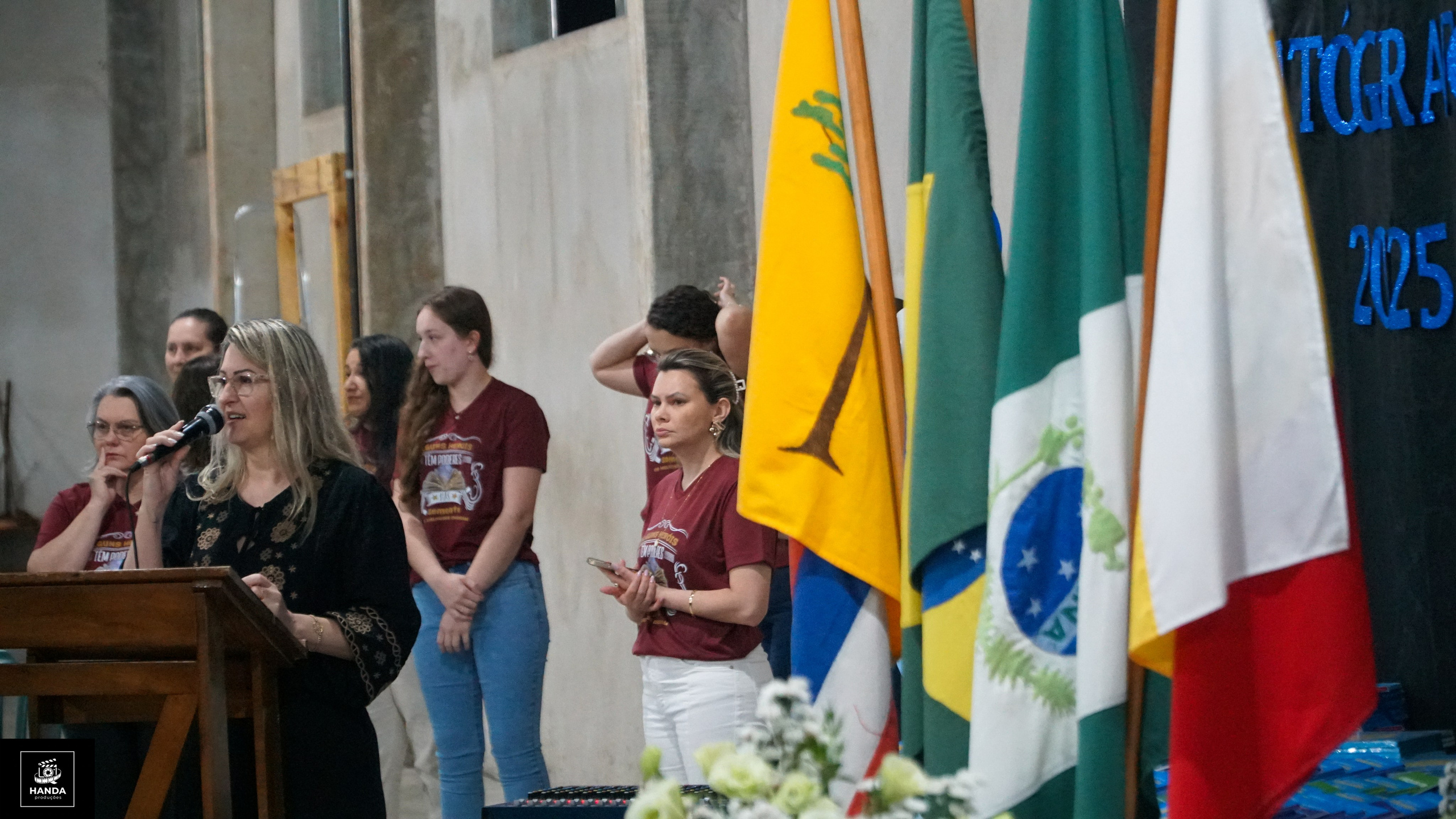 Noite autógrafos colégio Aurélio Buarque de Holanda. Handa Produções