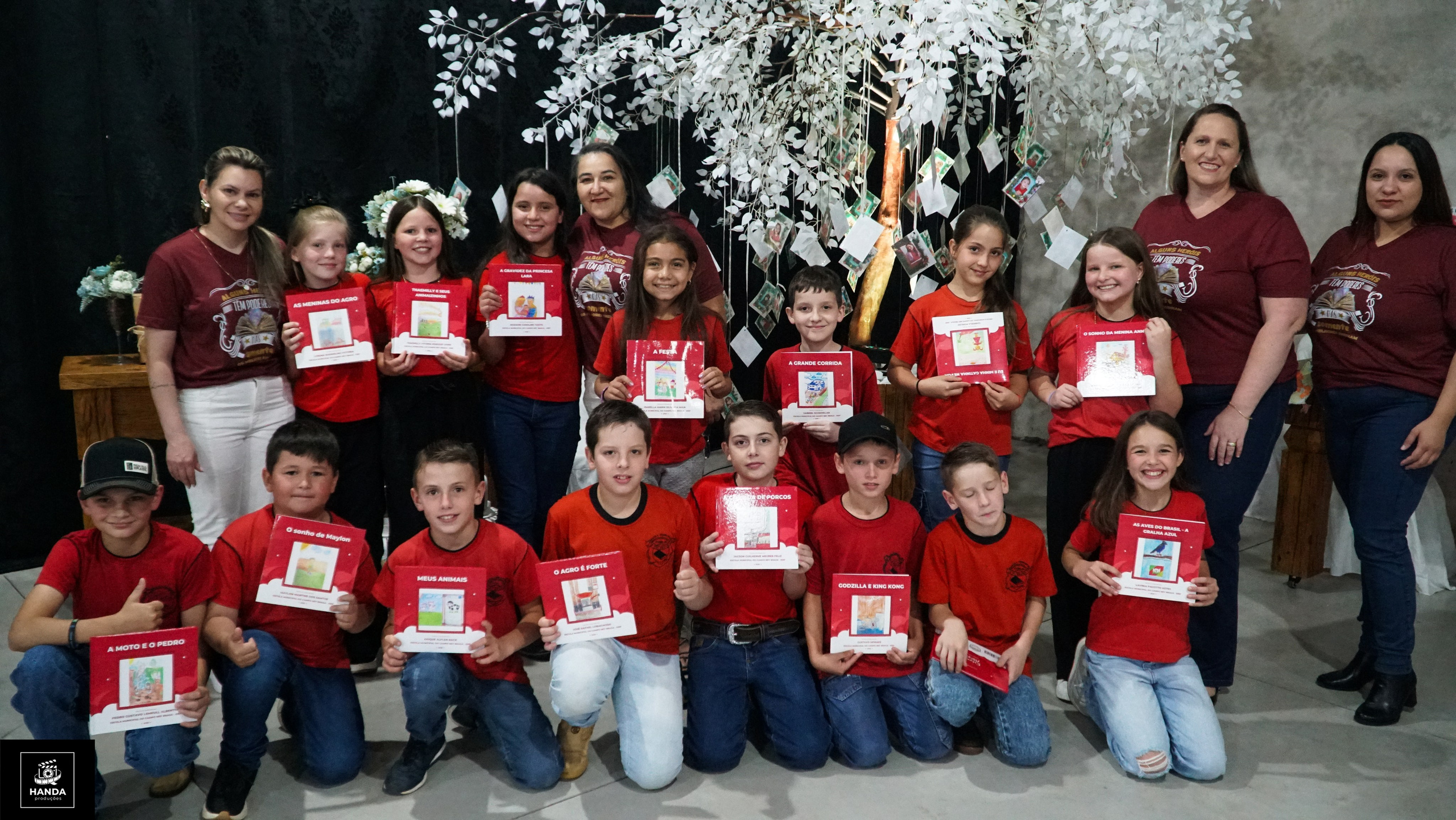 Noite autógrafos colégio Aurélio Buarque de Holanda. Handa Produções