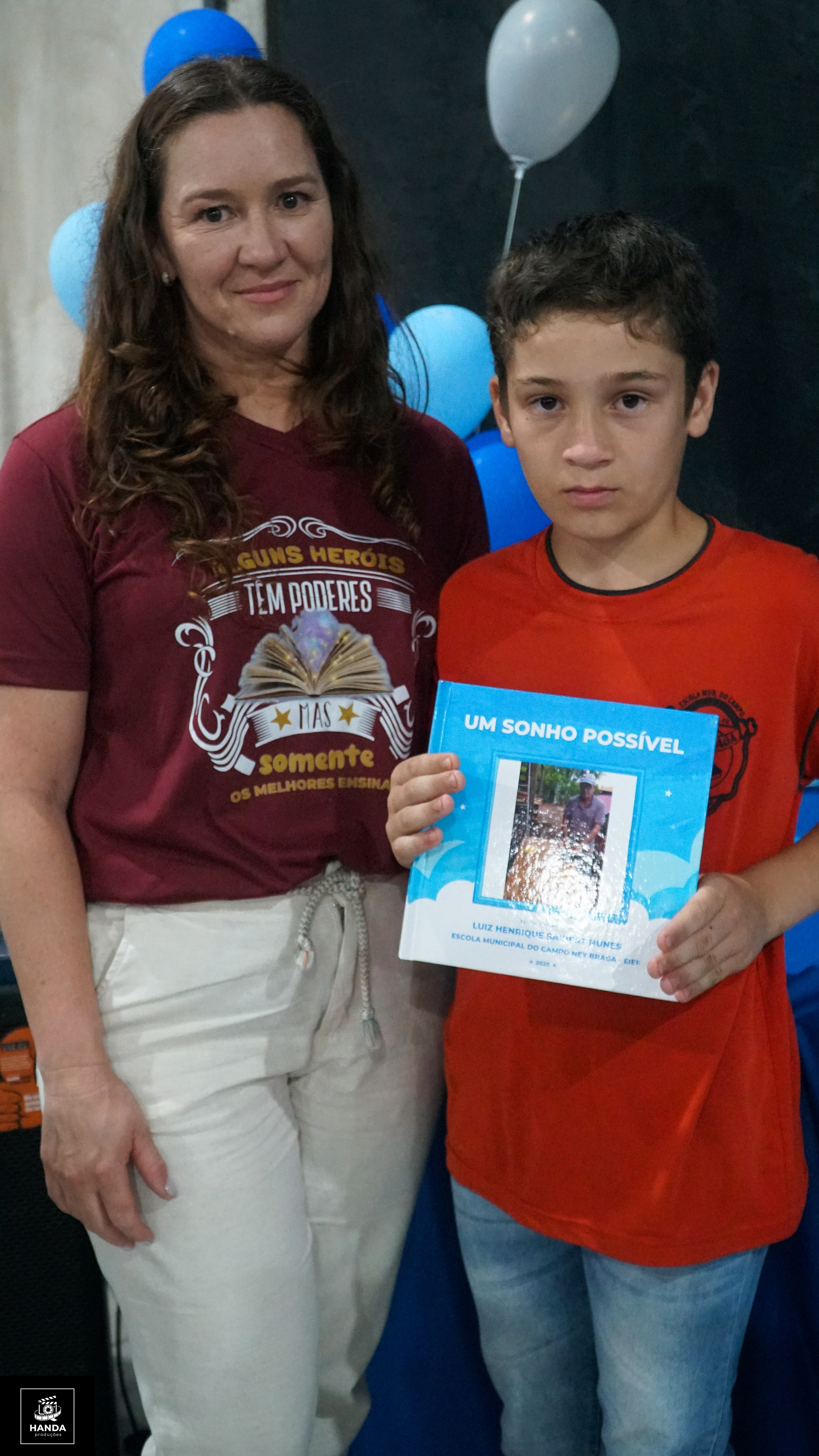 Noite autógrafos colégio Aurélio Buarque de Holanda. Handa Produções
