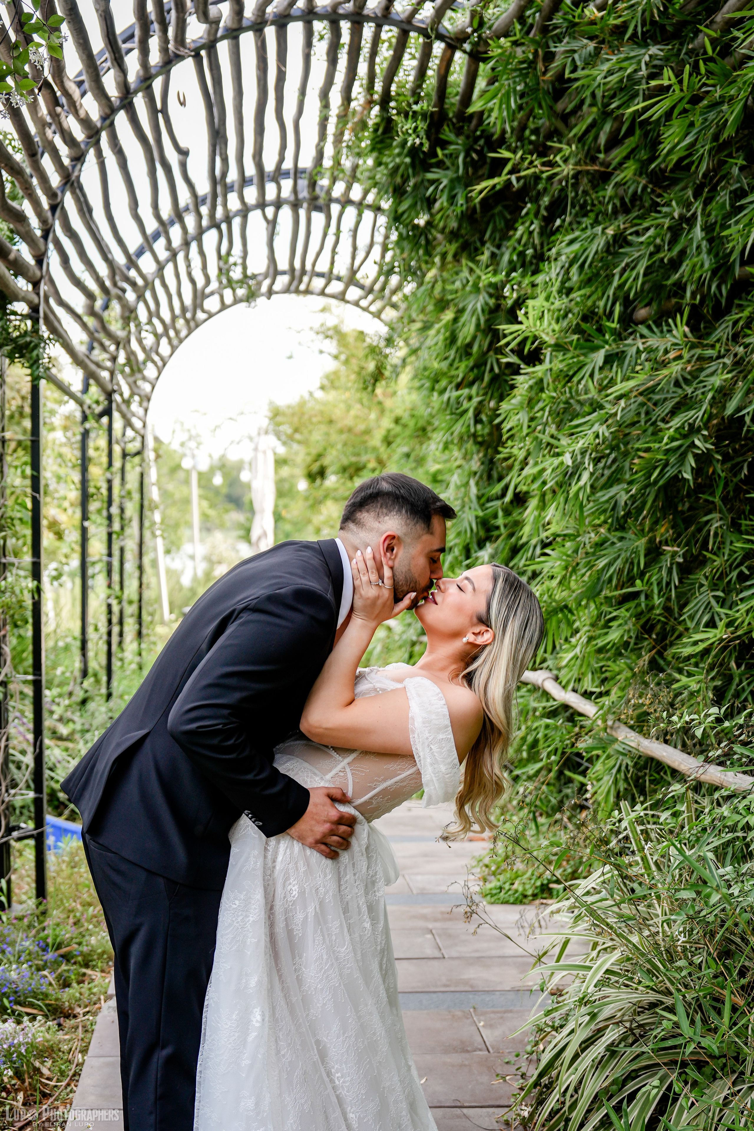 Tevel & Elad. לופו צלמים — צילום חתונות ואירועים