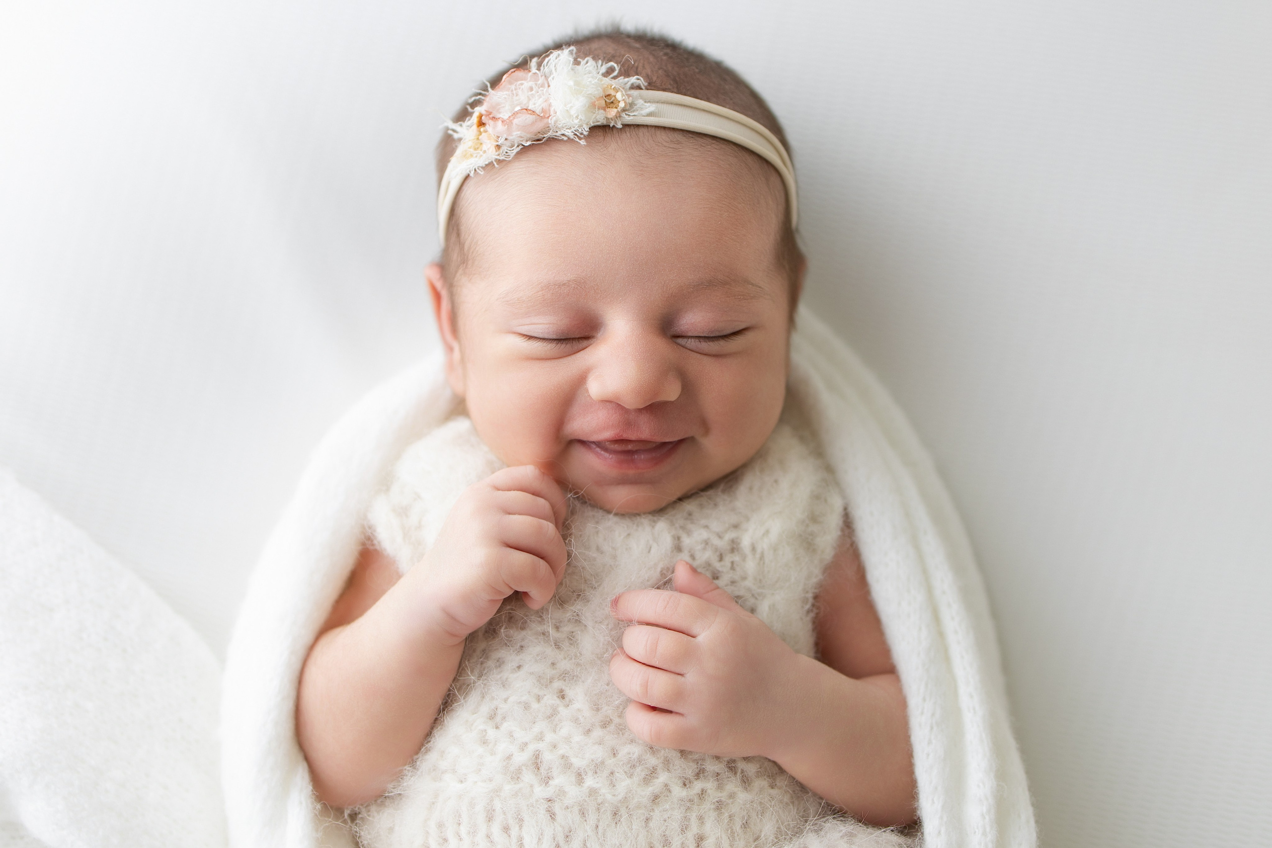 Ensaio Newborn Menina. Kelen Wehr Fotografia | Fotógrafa de Gestante e Newborn em São José dos Campos