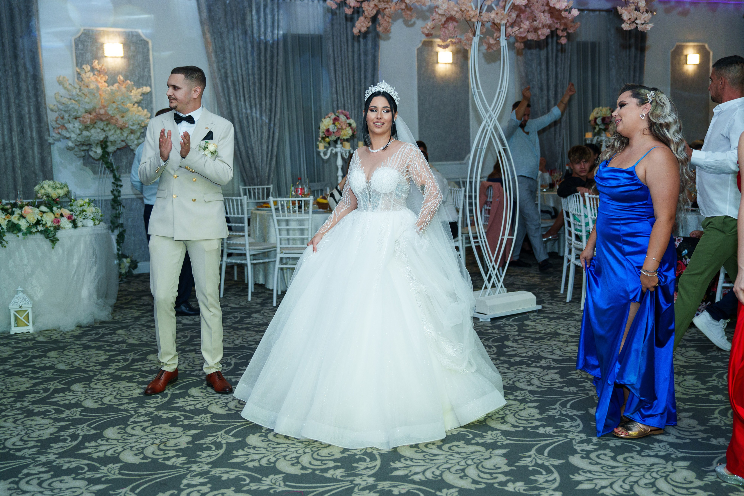 Bella & Adi. Foto Studio — Fotograf de evenimente, nunti, botezuri, portrete