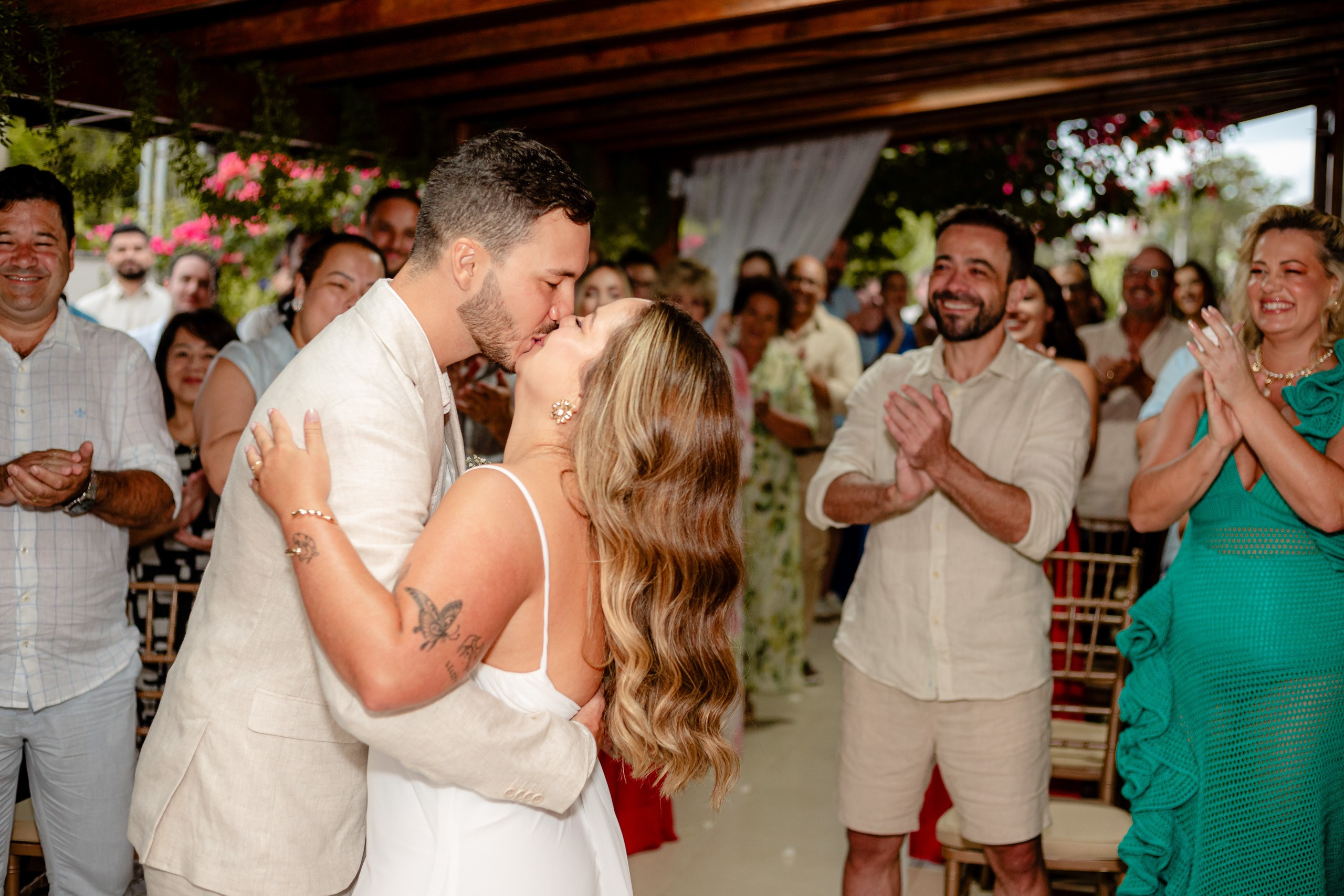 Cerimônia de casamento intimista em Bombinhas — Sarah e Eduardo