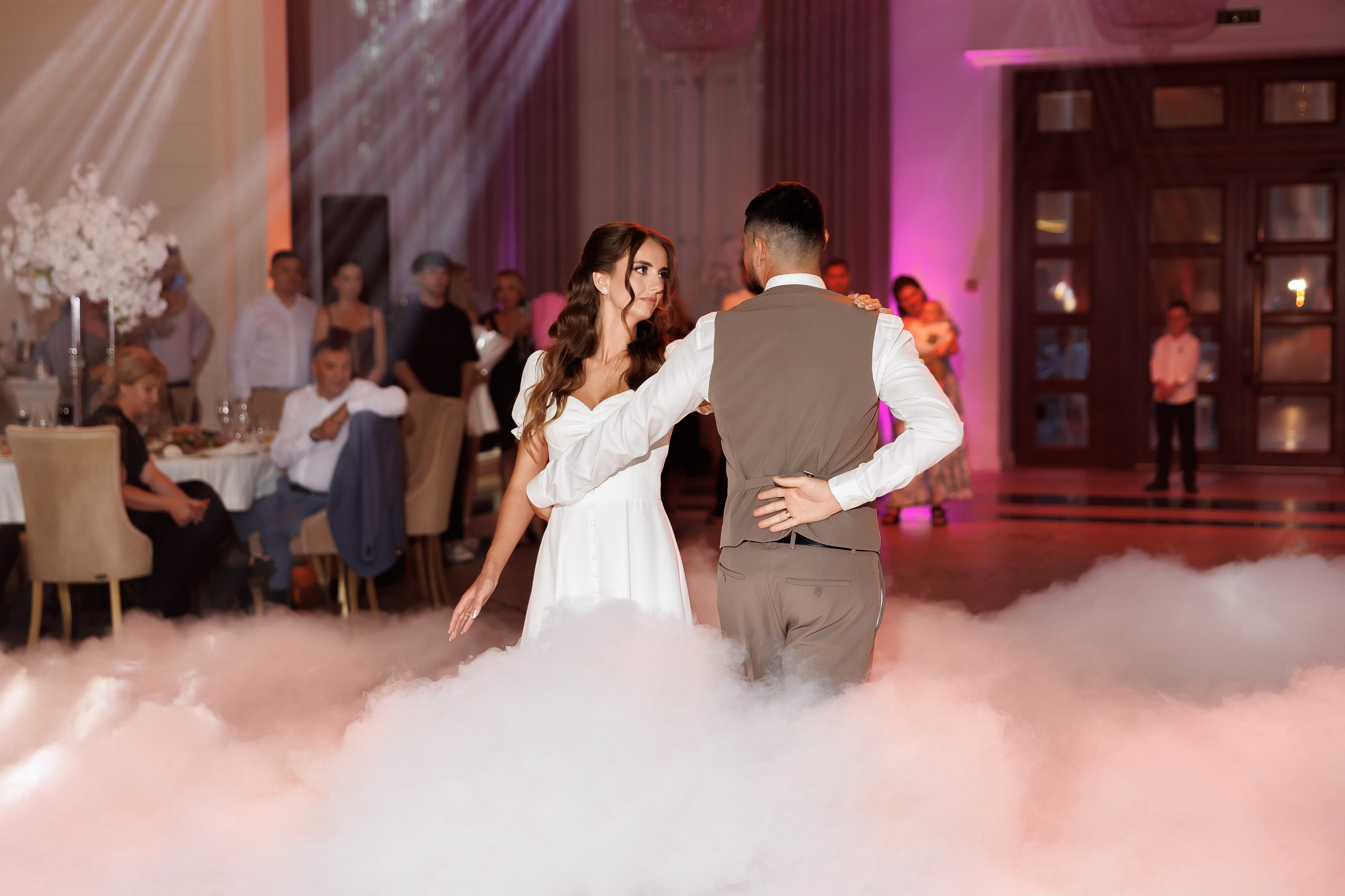 Eugen & Livia — Grand Elysee — Wedding Day. Servicii Foto și Video 067188353