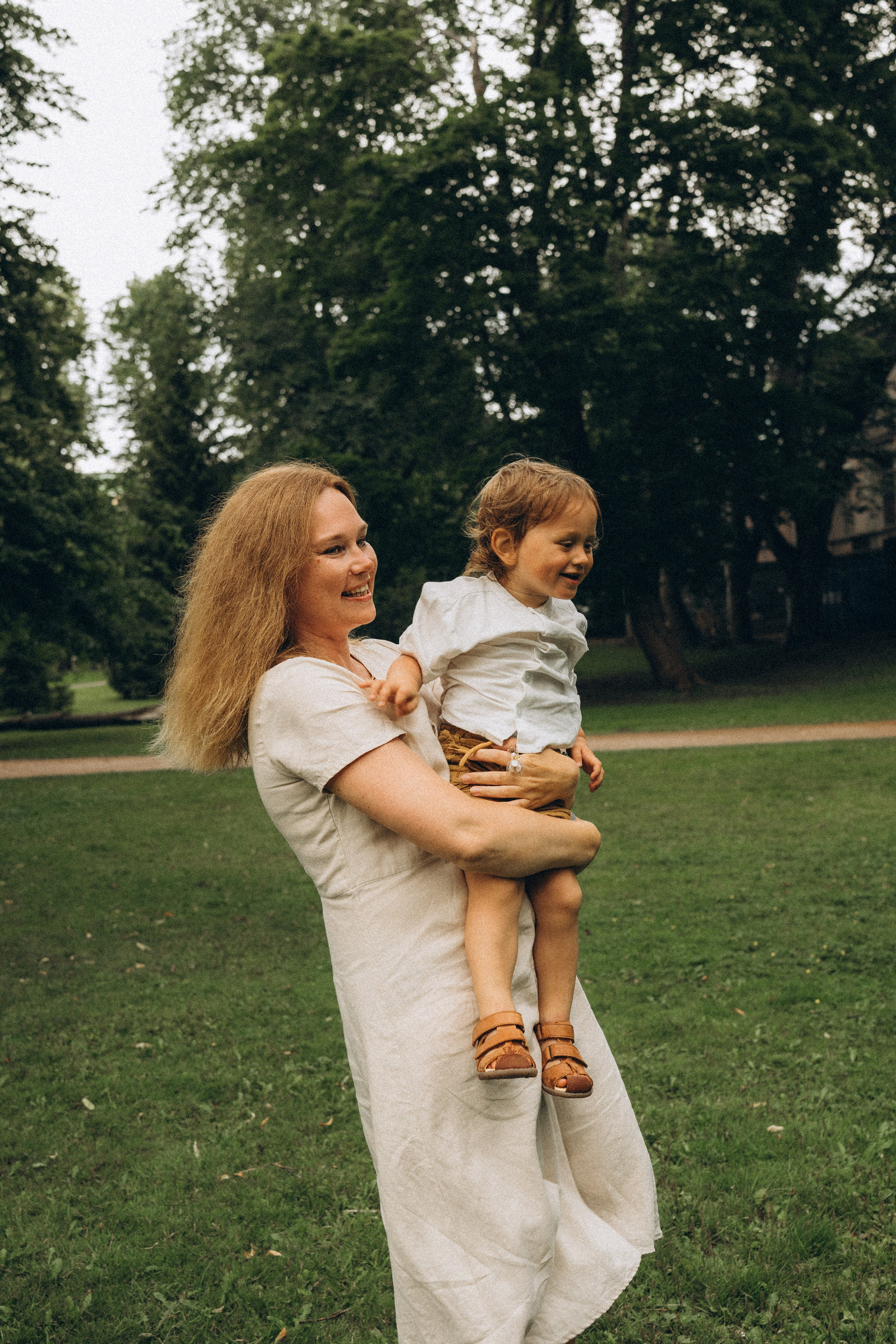 Kaivopuisto. Wedding and potrait photographer in Helsinki Vickan O