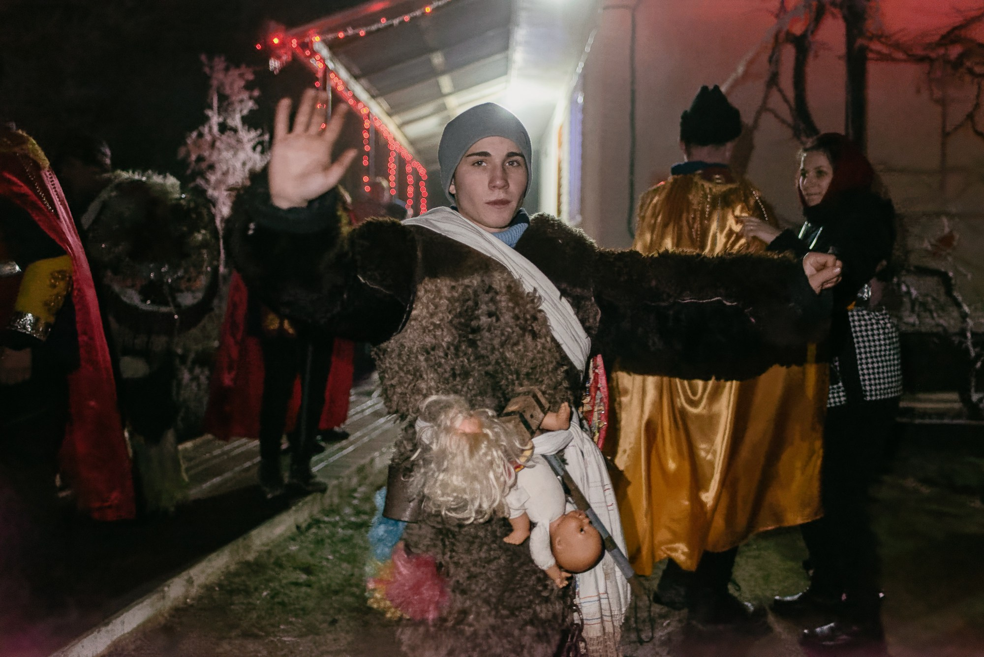 Malanca is a spectacular folk tradition, especially common in the communities of northern Moldova and Bukovina, with deep roots in New Year’s customs. It usually takes place on the night of December 31st to January 1st and marks the transition between years through a blend of folk theater, traditional costumes, music, dance, and humor.Participants – known as malancari – dress up as symbolic characters, often inspired by mythology, history, or rural life: death, the soldier, the bride, the bear, the gypsy, the devil, the old man, and many more. They go from house to house or take part in organized village parades, accompanied by drums, flutes, and distinctive sounds. The message behind it is to chase away evil and attract good fortune, fertility, and abundance in the new year.In some areas, Malanca has evolved into a true display of folk art, with groups preparing costumes, scripts, and music months in advance. It is an authentic way of preserving cultural identity and celebrating community spirit.
