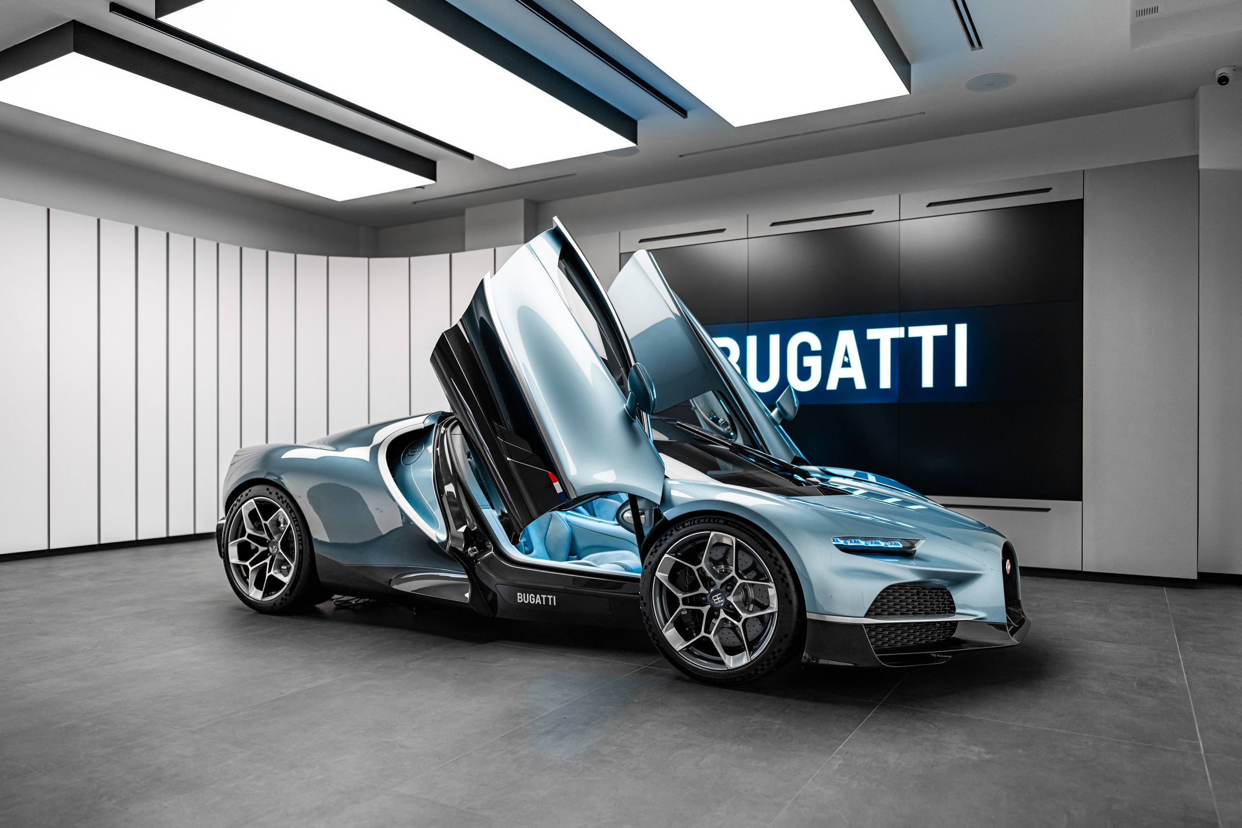 BUGATTI. WORLDWIDE COMMERCIAL AUTOMOTIVE PHOTOGRAPHER