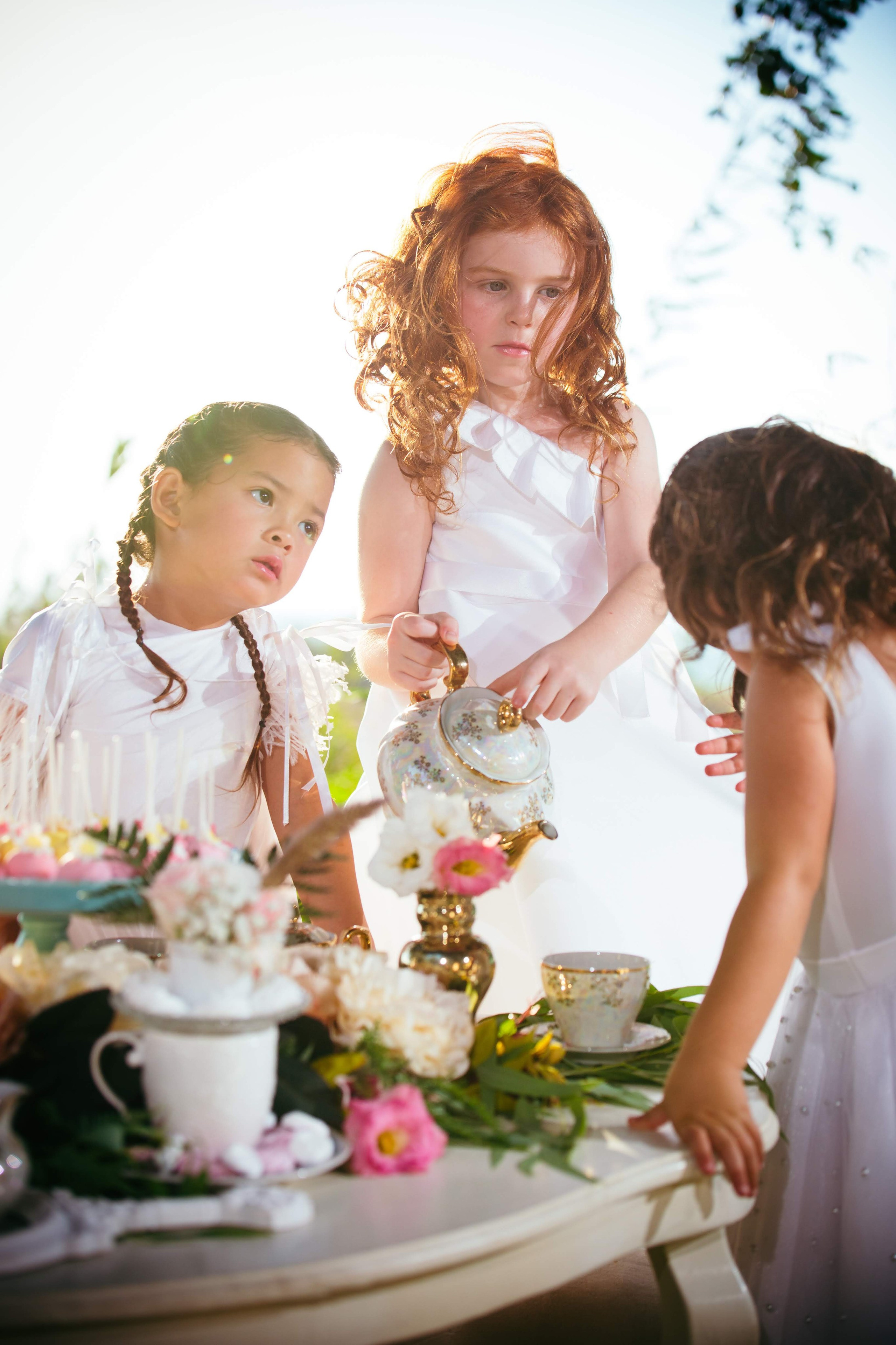 Little bridesmaids. AMIR BUCHNIK PHOTOGRAPHER