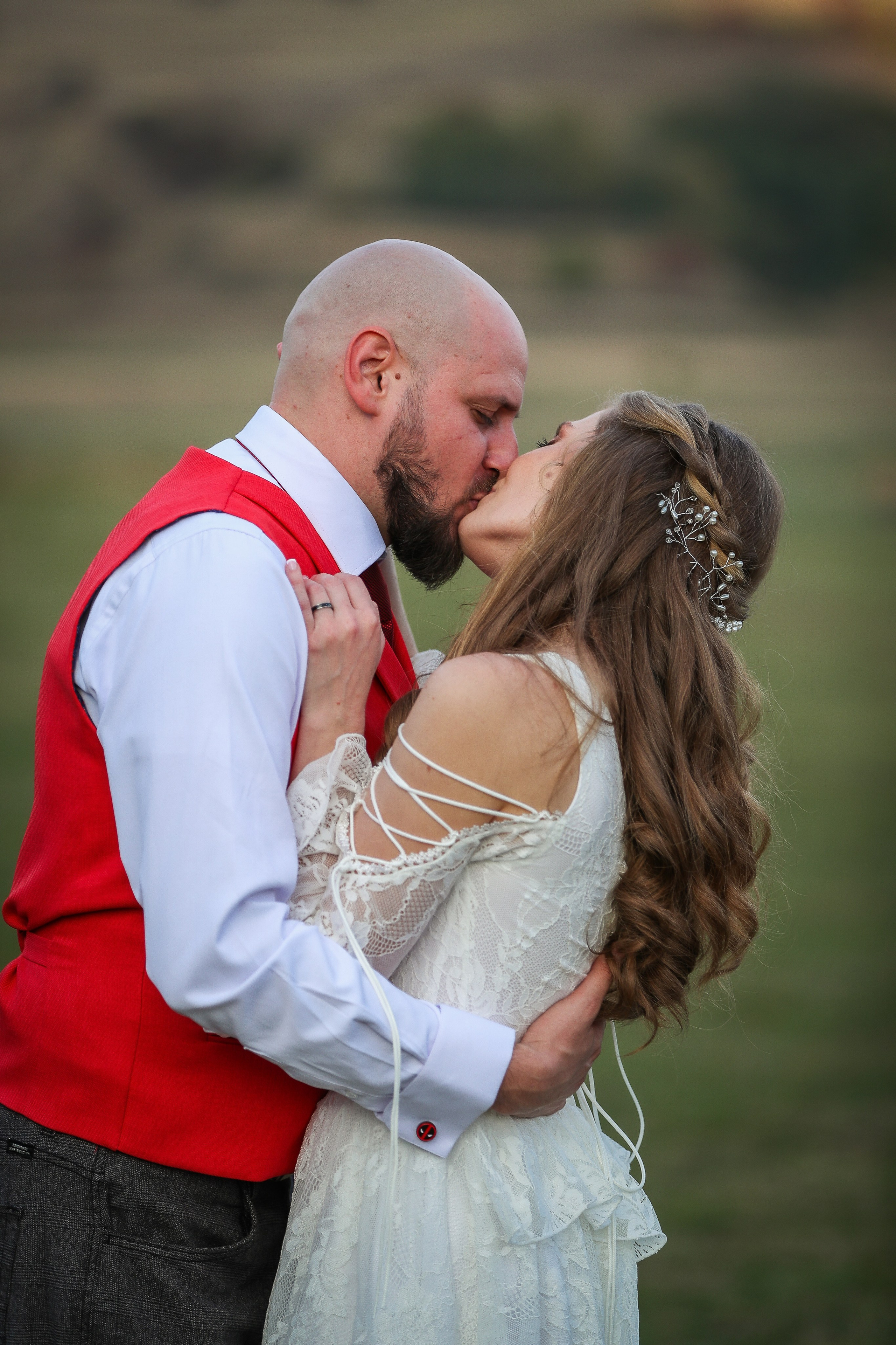 Orsi & Remus, eleganță în inima Transilvaniei. Rares Bucur is a professional wedding photographer based in Cluj-Napoca, Romania, specializing in wedding photography