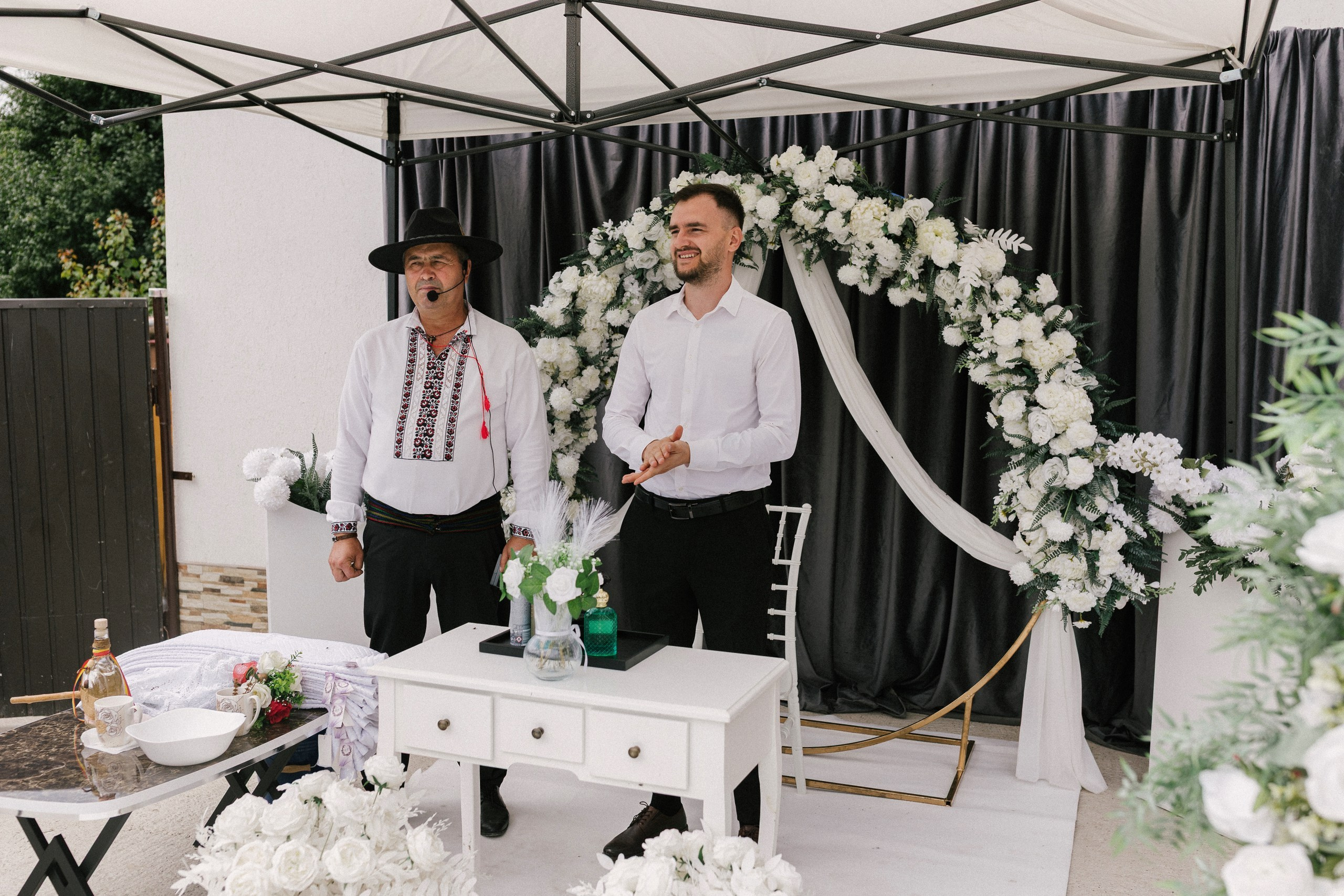 1. Mireasa Adriana în timpul pregătirilor de nuntă în Tudora Botoșani2. Costumul mirelui Ionuț fotografiat artistic în ziua nunții3. Prietenii mirelui la tradițiile de nuntă în Tudora4. Bărbieritul mirelui în cadrul obiceiurilor tradiționale de nuntă5. Fotografii de familie la biserică în ziua nunții6. Portret de familie cu mirii și copilul lor la nunta din Botoșani7. Primul dans al mirilor la Mariage Dor Baisa Botoșani8. Decor elegant de nuntă la Mariage Dor Baisa9. Emoții și tradiții la nunta din Tudora județul Botoșani10. Fotograf profesionist de nuntă în Botoșani surprinzând momente autentice - otograf-nunta-botosanifotograf-evenimente-botosanifotograf-profesionist-botosanifotograf-nunta-tudoranunta-tudora-botosanisedinta-foto-nunta-botosanipoze-nunta-botosanifotografii-nunta-tudorafotograf-cununie-religioasa-botosanibiserica-sfintii-imparati-constantin-si-elena-tudoramariage-dor-baisa-botosanirestaurant-nunta-botosanidansul-mirilor-mariage-dorpregatiri-mire-botosanipregatiri-mireasa-botosanitraditii-nunta-moldovaobiceiuri-nunta-tudorafotograf-familie-nunta-botosaniportret-miri-botosanigalerie-foto-nunta-botosanialbum-foto-nunta-botosaninunta-eleganta-botosaninunta-cu-traditii-botosanifotograf-premium-nunta-botosaniservicii-foto-video-botosanipoveste-de-nunta-botosanifotograf-documentar-nuntafotograf-natural-emotionalmiri-ionut-si-adriananunta-autentica-tudora -otograf-nunta-botosanifotograf-nunta-tudoranunta-tudora-botosanifotograf-evenimente-botosanifotograf-profesionist-botosaniservicii-foto-video-botosanigalerie-foto-nunta-botosanialbum-foto-nunta-botosani - nunta-autentica-botosaninunta-cu-traditii-botosanipoveste-de-nunta-botosanifotografii-emotionante-nuntamomente-autentice-nuntafotografie-documentara-nuntafotograf-natural-nunta- pregatiri-miri-tudorabiserica-tudora-botosanicununie-religioasa-tudoramariage-dor-baisa-botosanipetrecere-nunta-botosanivalsul-mirilor-botosani - alino-foto-studio-botosaniionut-si-adriana-nunta-tudorafotograf-alin-chirila-botosani
