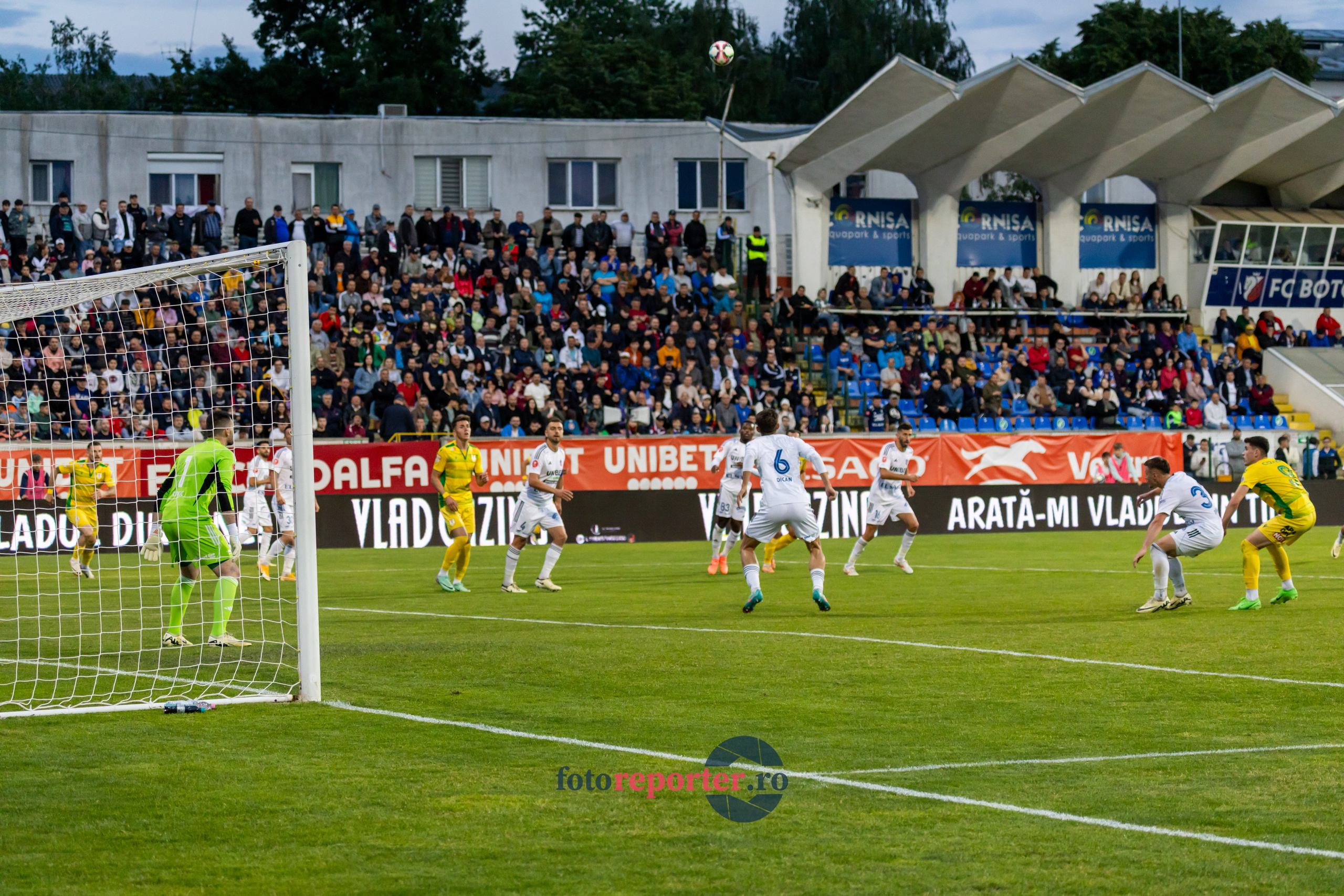 Galerie Foto: FC Botoșani vs. CS Mioveni - Pe 17 mai 2024, am fost martorii unei partide incredibile între FC Botoșani și CS Mioveni, în prima manșă a barajului pentru evitarea retrogradării. În fața unui stadion plin de emoție și speranță, echipa noastră a obținut o victorie importantă, cu un gol marcat de Aldair în minutul 93. 💪 *FC Botoșani 1-0 CS Mioveni*⚽️ Urmăriți momentele cheie ale meciului și bucuria suporterilor în această galerie foto! Pregătiți-vă pentru meciul de retur de pe 24 mai, când vom lupta din nou pentru a rămâne în prima ligă.#FCBotoșani #CSMioveni #BarajRetrogradare #ForzaBotoșani 