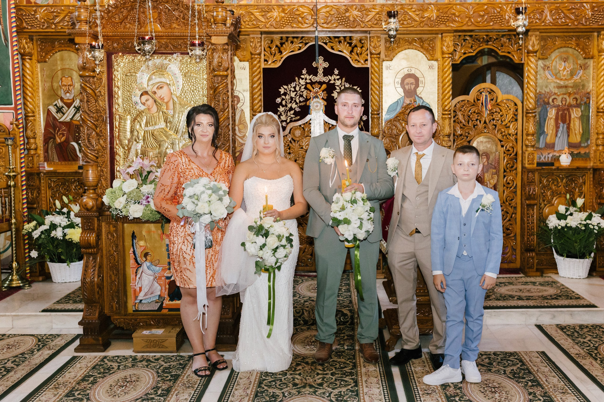 - mireasă Lavinia pregătire casa părintească Hârlău- mire Mihai pregătire Flămânzi cavalerii de onoare- fotograf nuntă Casa Jorovlea- ședință foto miri Mihai și Lavinia- nuntă elegantă Casa Jorovlea- fotografie de nuntă naturală România- domnișoare de onoare pregătire mireasă- emoții nuntă biserică- dansul mirilor Casa Jorovlea* fotograf profesionist nuntă Botoșani Iași* fotografie documentară de nuntă- familie și prieteni la nuntă- nași Mihai și Nicoleta nuntă- portret mireasă în lumină naturală- petrecere nuntă Casa Jorovlea- Nuntă Mihai și Lavinia – momente emoționante din ziua nunții, pregătirile mirilor în Hârlău și Flămânzi, ceremonia religioasă și ședința foto realizată de  AlinoFotoStudio -  Mireasa Lavinia în timpul pregătirilor la Hârlău-  Mihai pregătit de cavalerii de onoare în Flămânzi - Ceremonia religioasă a mirilor Mihai și Lavinia-Ședință foto romantică de nuntă Mihai și Lavinia - Dansul mirilor la petrecerea de nuntă -  fotograf nuntă Iași-  fotograf nuntă Botoșani- wedding photography Romania- AlinoFotoStudio - AlinoFotoStudio - Alin Chirilă fotograf - fotograf Botoșani - fotograf Iași - fotograf Hârlău - fotograf Bacău - fotograf Suceava - fotograf București - fotograf Neamț - servicii foto video - fotograf evenimente - fotograf nuntă - fotograf botez - wedding photographer Romania - ședință foto nuntă - fotografie de eveniment - wedding photography - fotografie profesională - fotograf profesionist România- povestitor prin fotografie, servicii foto - video -profesionale