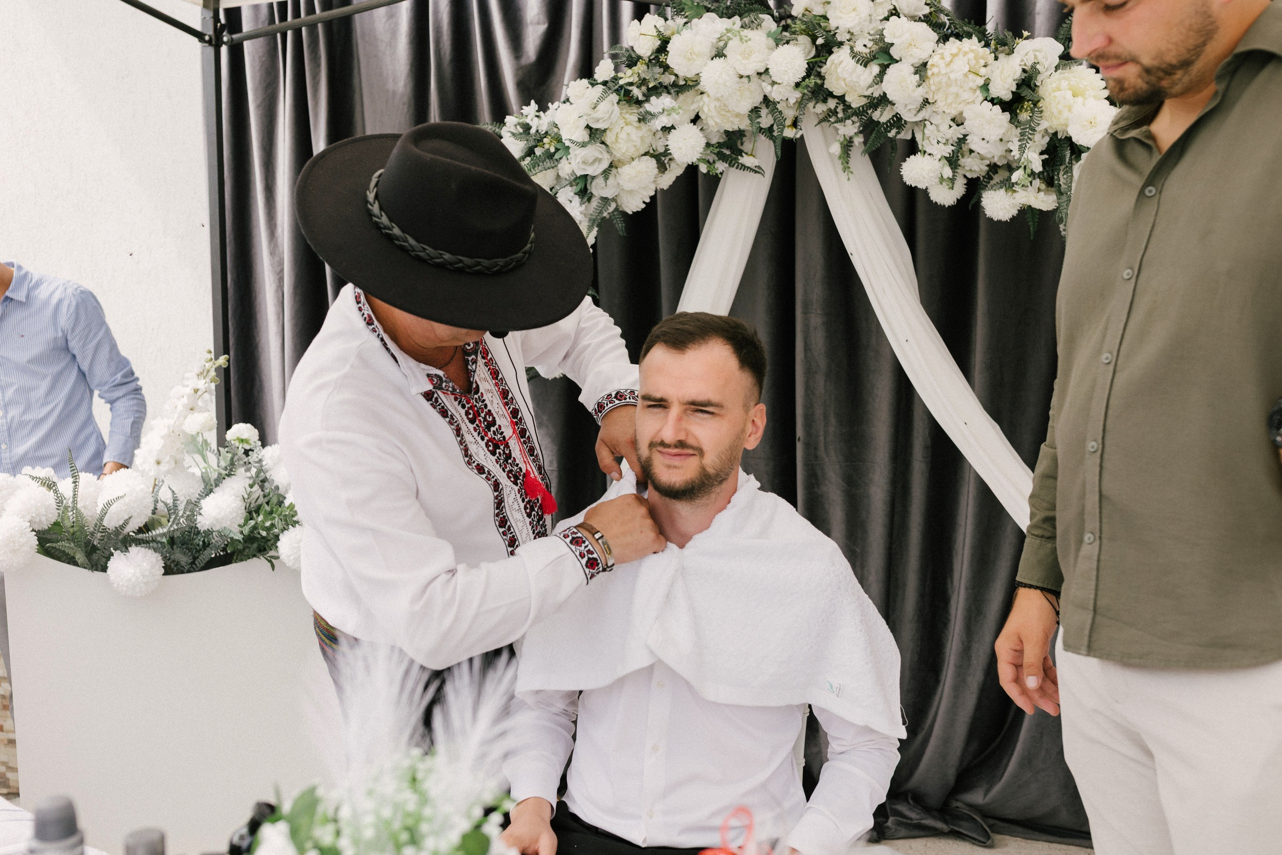 1. Mireasa Adriana în timpul pregătirilor de nuntă în Tudora Botoșani2. Costumul mirelui Ionuț fotografiat artistic în ziua nunții3. Prietenii mirelui la tradițiile de nuntă în Tudora4. Bărbieritul mirelui în cadrul obiceiurilor tradiționale de nuntă5. Fotografii de familie la biserică în ziua nunții6. Portret de familie cu mirii și copilul lor la nunta din Botoșani7. Primul dans al mirilor la Mariage Dor Baisa Botoșani8. Decor elegant de nuntă la Mariage Dor Baisa9. Emoții și tradiții la nunta din Tudora județul Botoșani10. Fotograf profesionist de nuntă în Botoșani surprinzând momente autentice - otograf-nunta-botosanifotograf-evenimente-botosanifotograf-profesionist-botosanifotograf-nunta-tudoranunta-tudora-botosanisedinta-foto-nunta-botosanipoze-nunta-botosanifotografii-nunta-tudorafotograf-cununie-religioasa-botosanibiserica-sfintii-imparati-constantin-si-elena-tudoramariage-dor-baisa-botosanirestaurant-nunta-botosanidansul-mirilor-mariage-dorpregatiri-mire-botosanipregatiri-mireasa-botosanitraditii-nunta-moldovaobiceiuri-nunta-tudorafotograf-familie-nunta-botosaniportret-miri-botosanigalerie-foto-nunta-botosanialbum-foto-nunta-botosaninunta-eleganta-botosaninunta-cu-traditii-botosanifotograf-premium-nunta-botosaniservicii-foto-video-botosanipoveste-de-nunta-botosanifotograf-documentar-nuntafotograf-natural-emotionalmiri-ionut-si-adriananunta-autentica-tudora -otograf-nunta-botosanifotograf-nunta-tudoranunta-tudora-botosanifotograf-evenimente-botosanifotograf-profesionist-botosaniservicii-foto-video-botosanigalerie-foto-nunta-botosanialbum-foto-nunta-botosani - nunta-autentica-botosaninunta-cu-traditii-botosanipoveste-de-nunta-botosanifotografii-emotionante-nuntamomente-autentice-nuntafotografie-documentara-nuntafotograf-natural-nunta- pregatiri-miri-tudorabiserica-tudora-botosanicununie-religioasa-tudoramariage-dor-baisa-botosanipetrecere-nunta-botosanivalsul-mirilor-botosani - alino-foto-studio-botosaniionut-si-adriana-nunta-tudorafotograf-alin-chirila-botosani