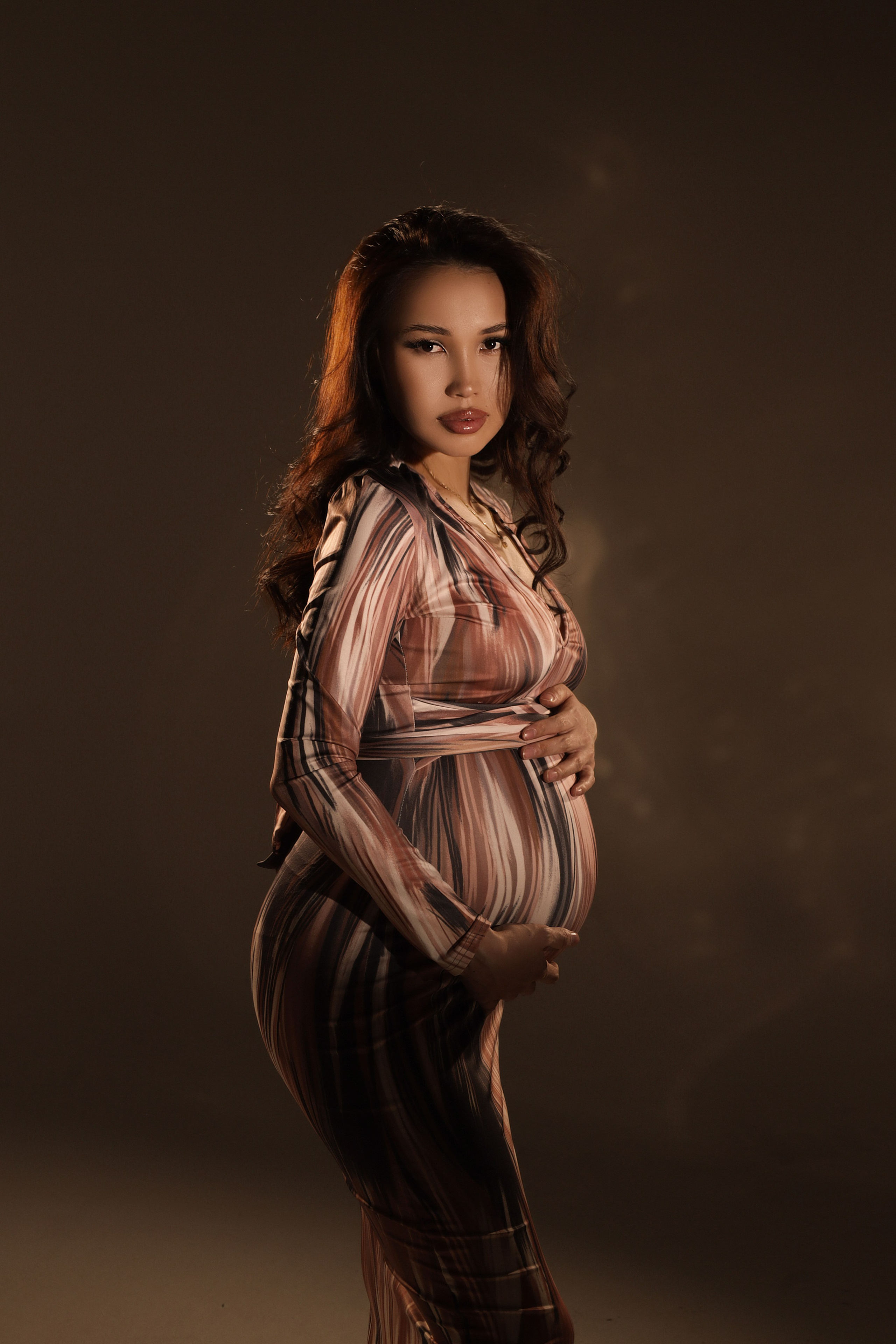 красивое платье с поясом под грудью, интересный принт, цвет как на фото,размер M\L