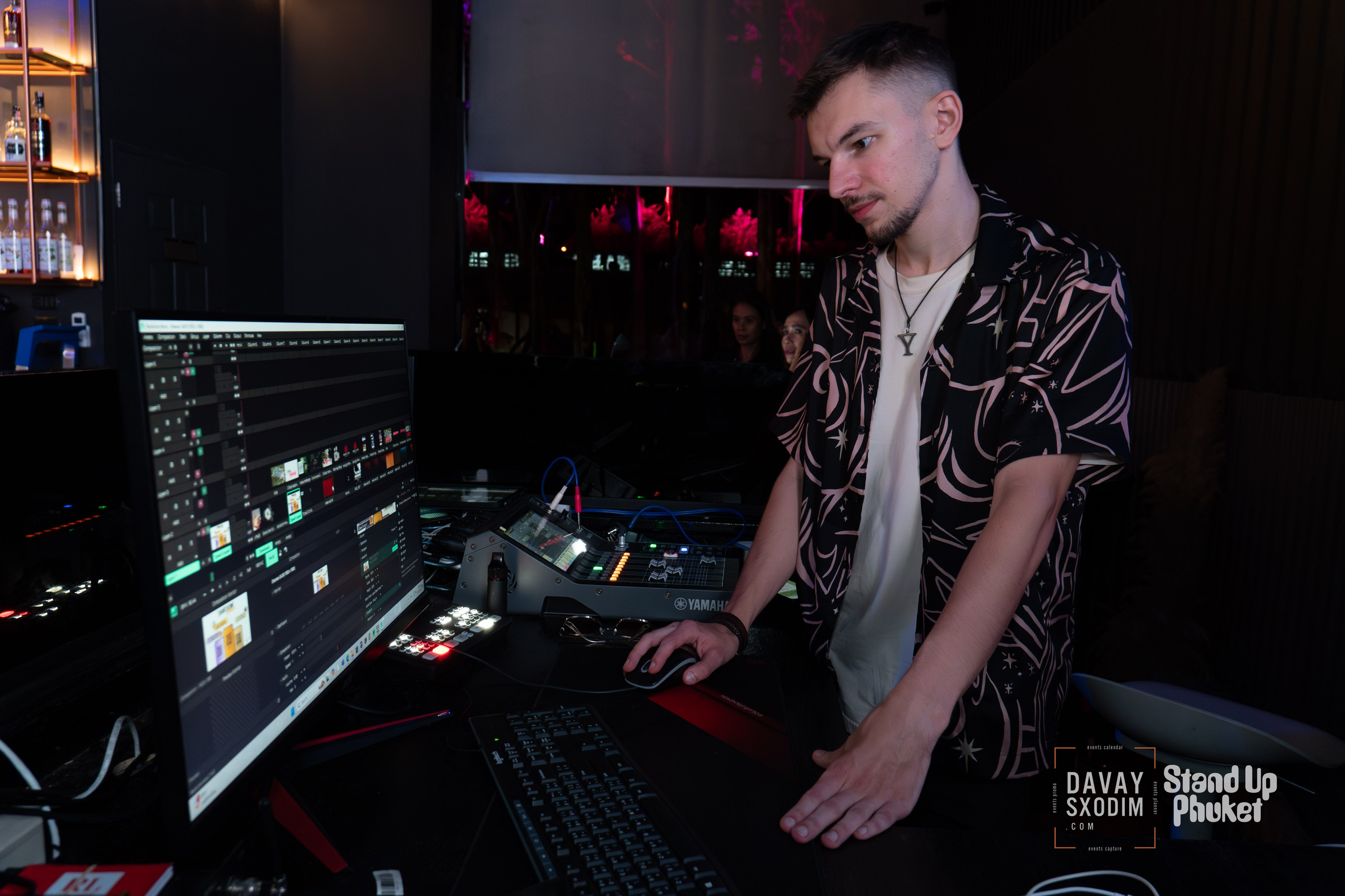 Standup Влада Лапина | Фоторепортаж | Афиша | DAVAYSXODIM.com PHUKET. АФИША|ФОТОРЕПОРТАЖИ|ИВЕНТЫ|ПХУКЕТ