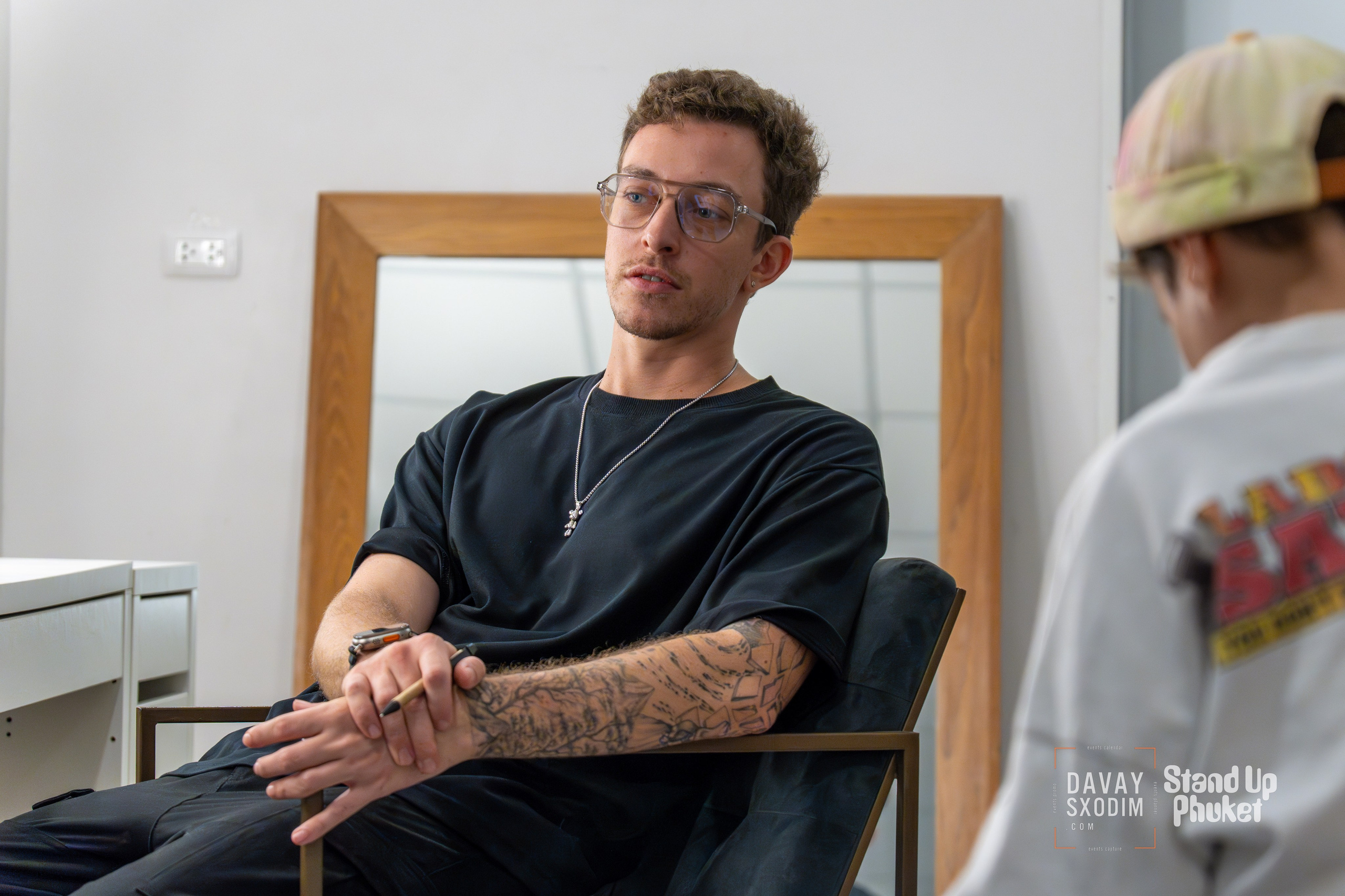 Standup Влада Лапина | Фоторепортаж | Афиша | DAVAYSXODIM.com PHUKET. АФИША|ФОТОРЕПОРТАЖИ|ИВЕНТЫ|ПХУКЕТ