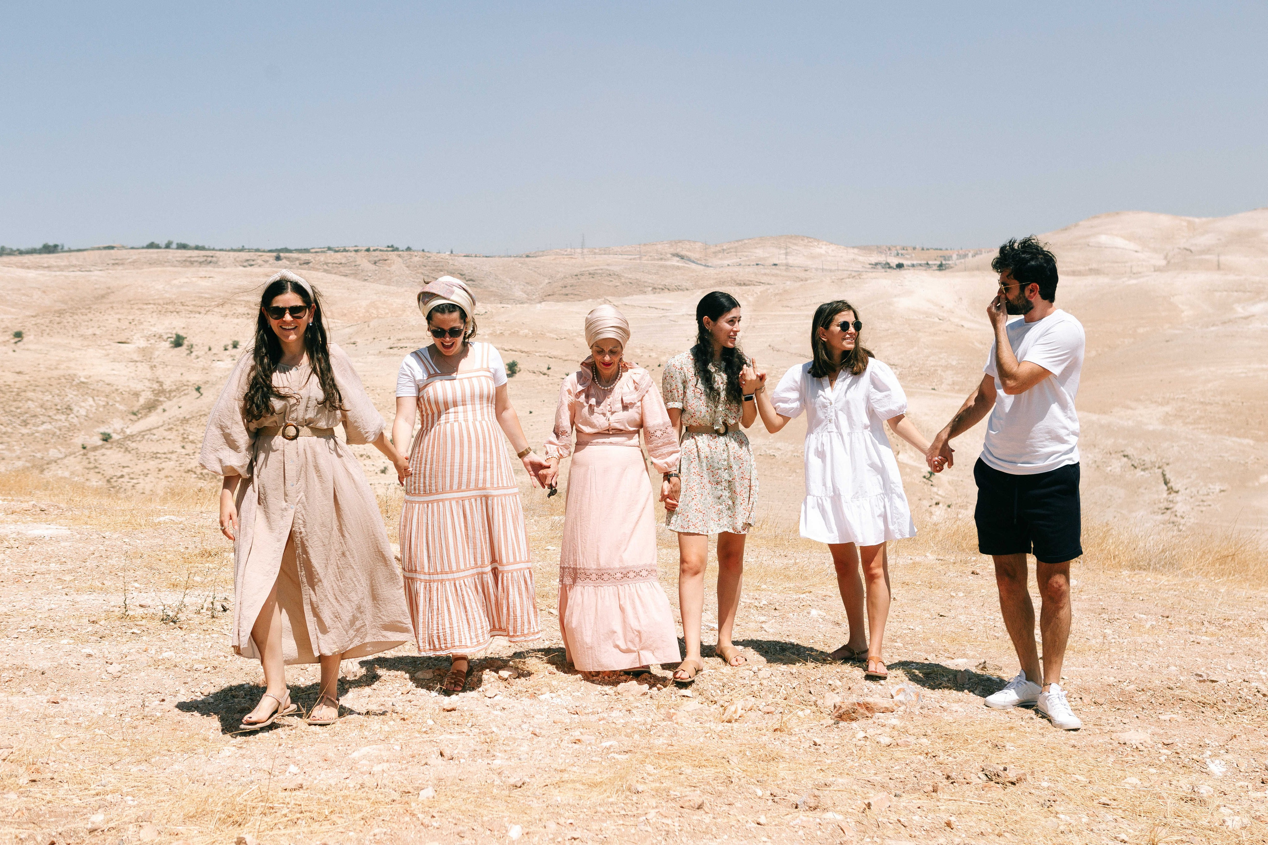 MAALE ADUMIM, HOME PHOTO SESSION + DESERT. Https://shi-photo.com/