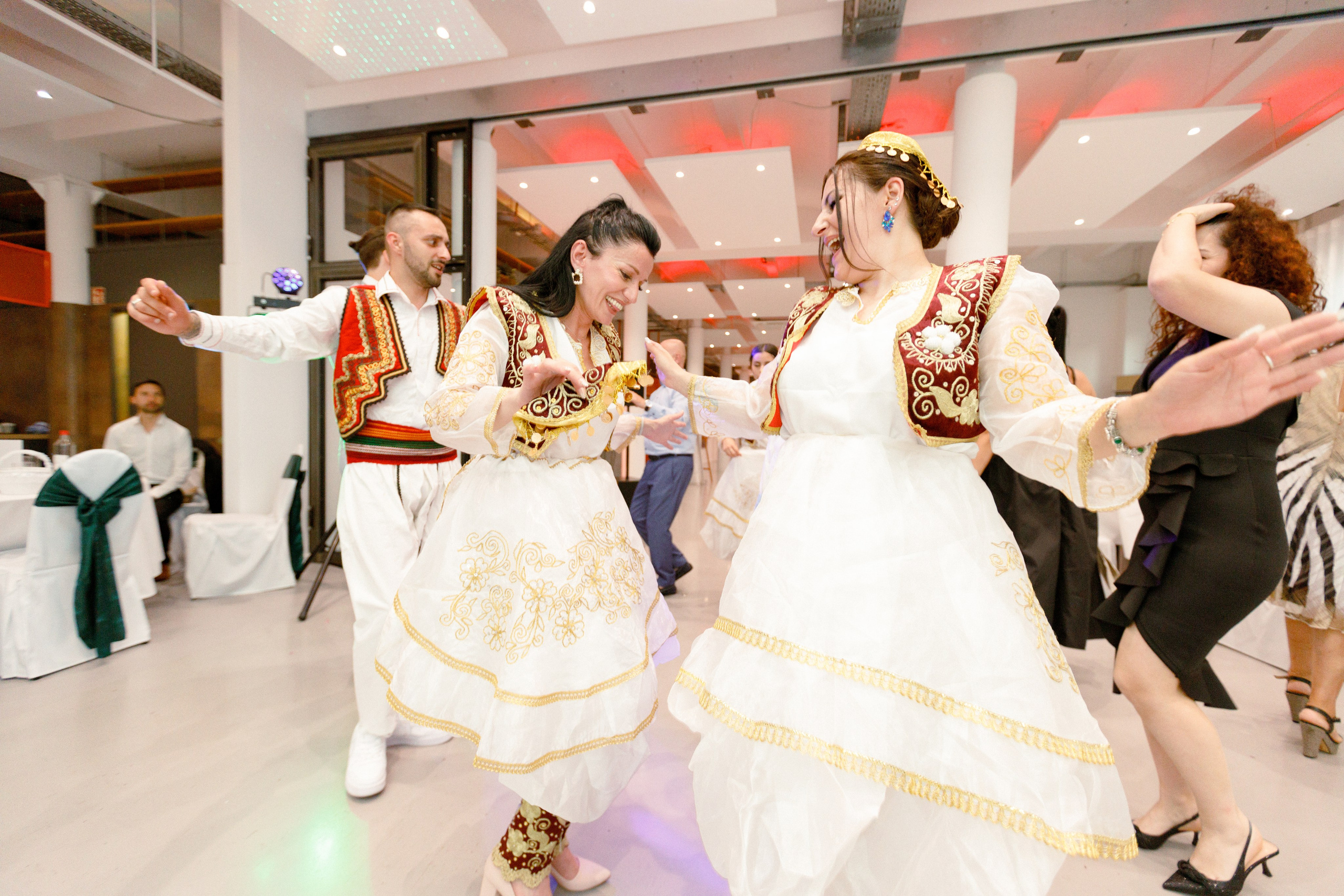 Hochzeitsfotografie in der Weißen Villa Elmshorn | Historischer Charme in Schleswig-Holstein. Hochzeitsfotograf und Hochzeitsvideograf aus Hamburg | Roka21Film