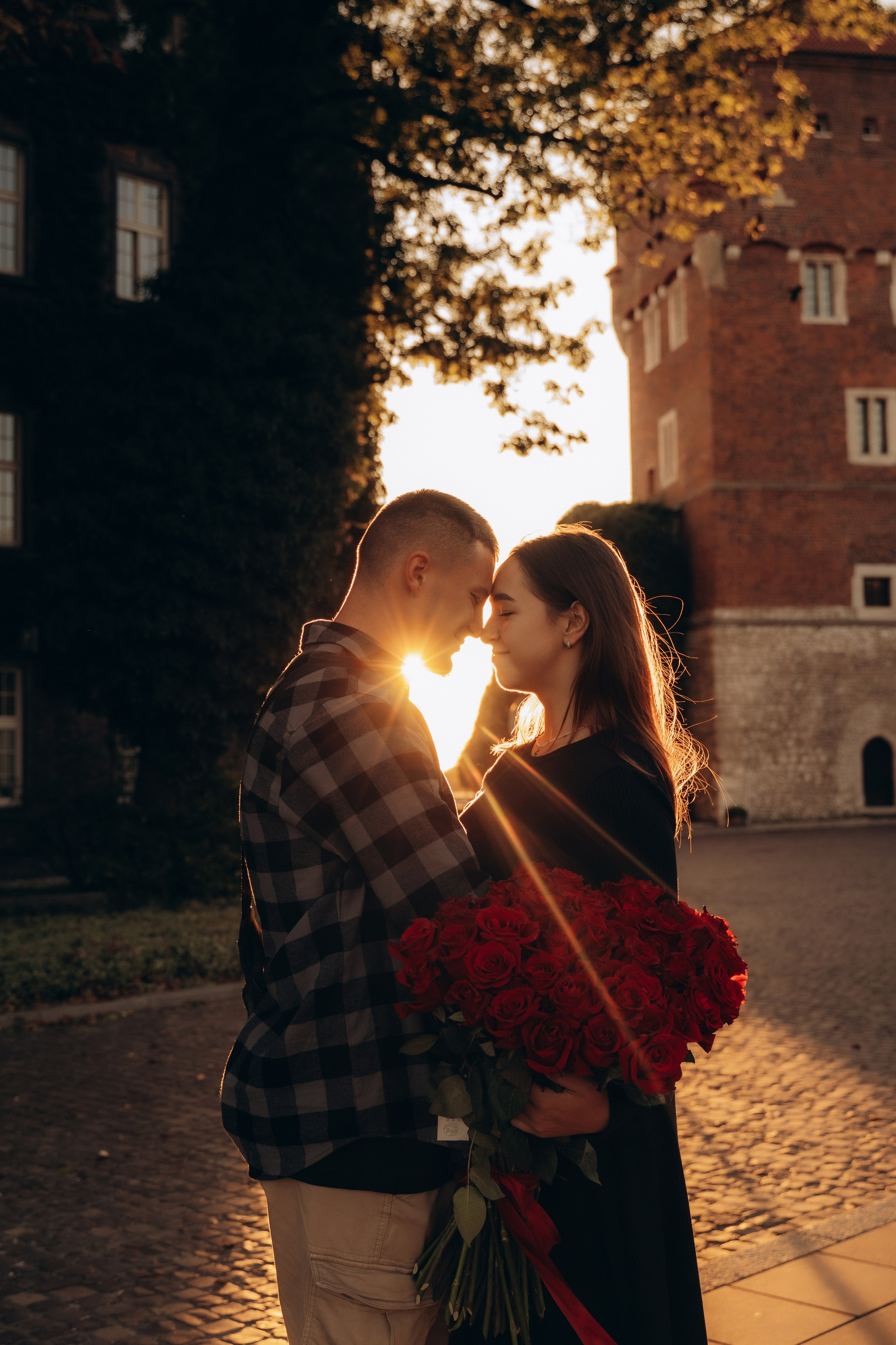 Sunset Embrace. Fotograf Katowice – sesje indywidualne, rodzinne, ślubne