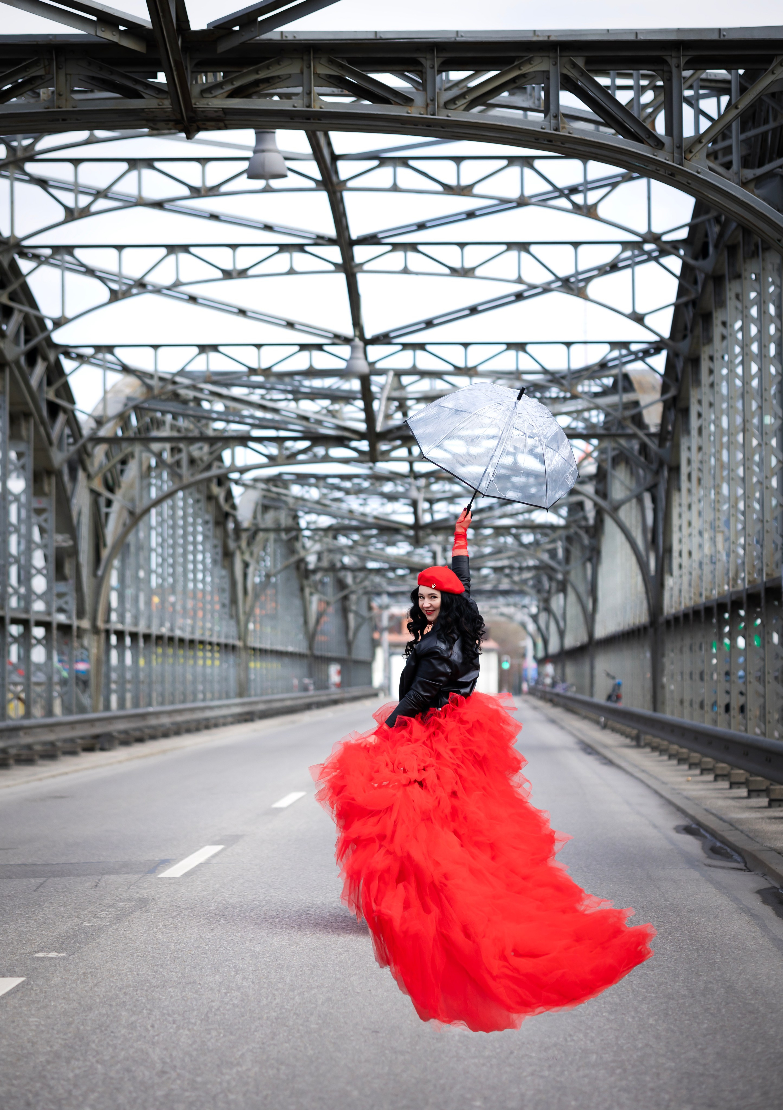 Balloons and red skirt. Фотограф в Мюнхене