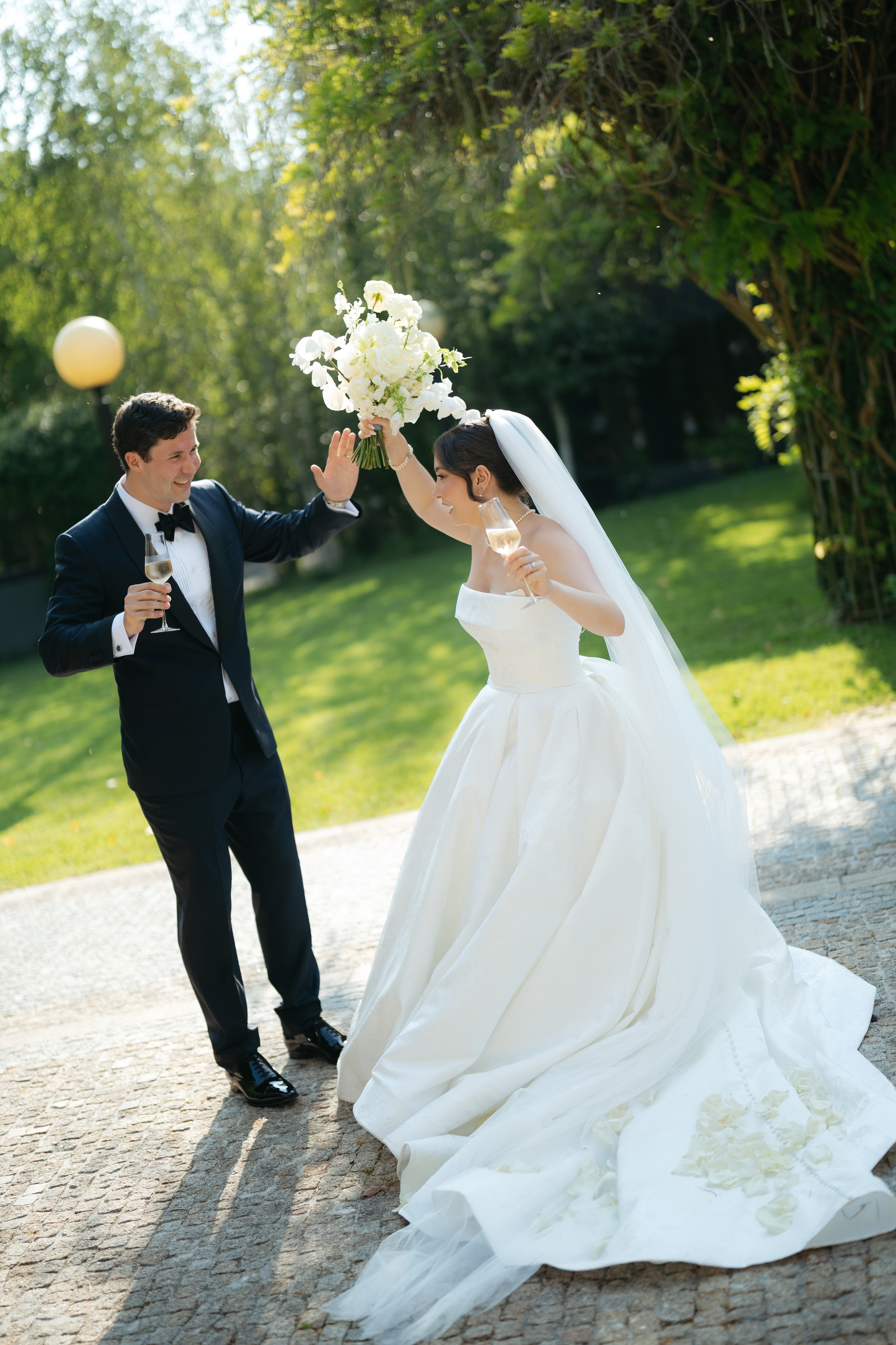 André and Gabrielle | A Timeless Garden Wedding at the Aqueduct