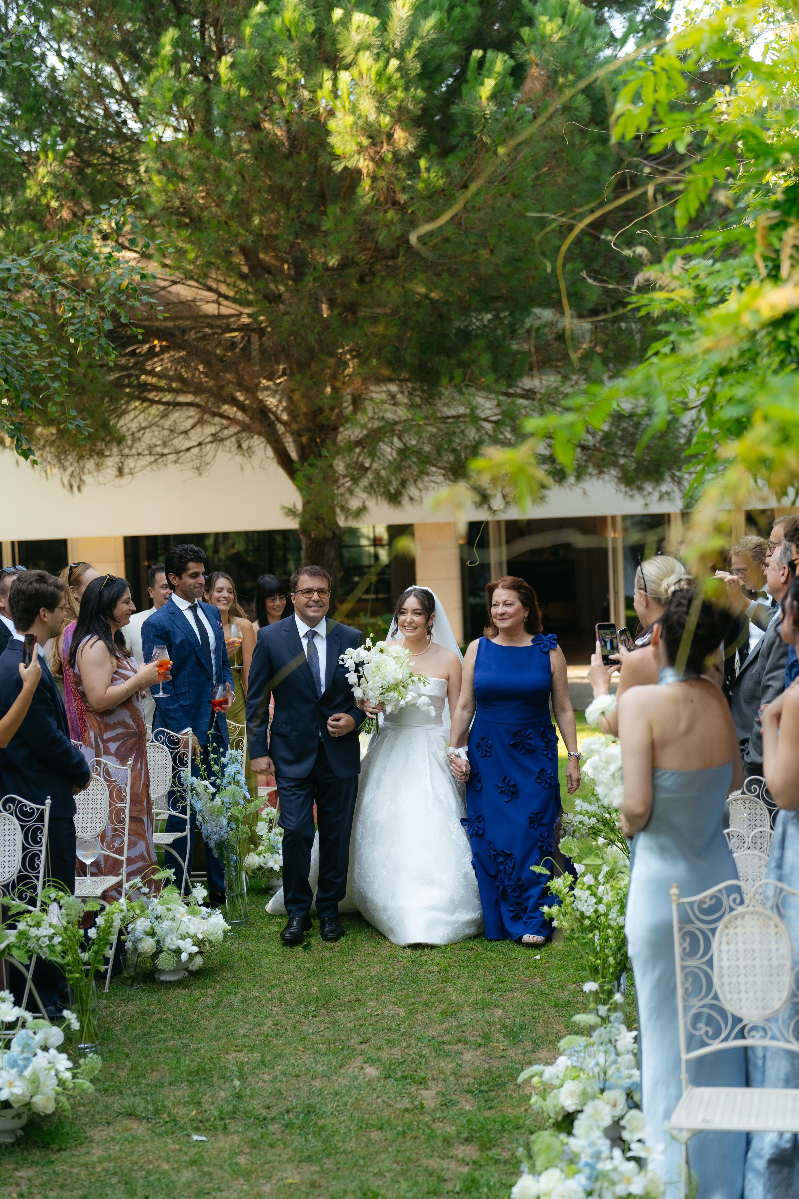 André and Gabrielle | A Timeless Garden Wedding at the Aqueduct